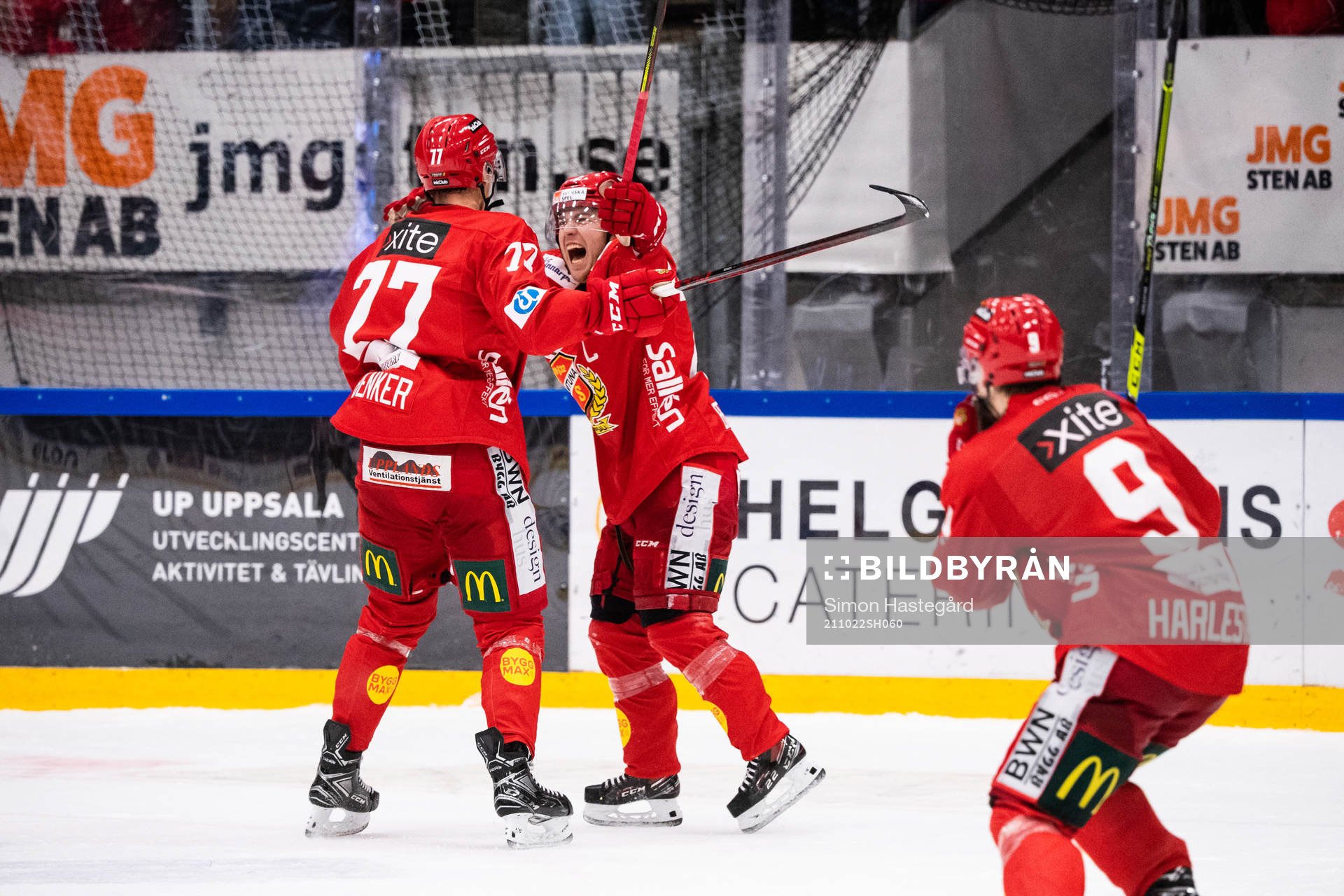 Almtunas Sebastian Benker och Emil Berglund jublar