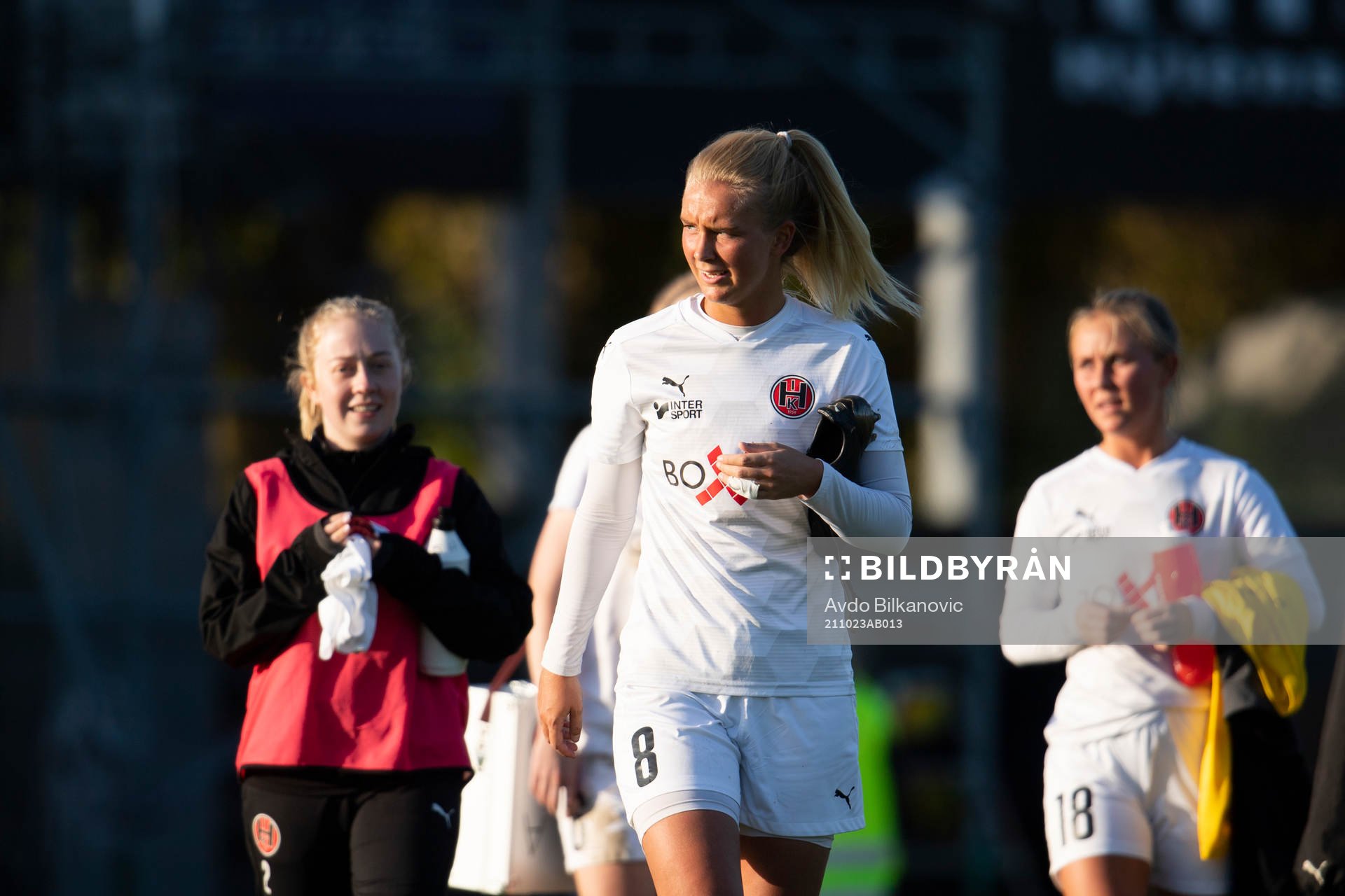 Hittarps Emilia Jönsson efter slutsignalen under fotbollsmatchen i Division 1 södra mellan Hittarp och Hammenhög den 23 oktober 2021 i Helsingborg.