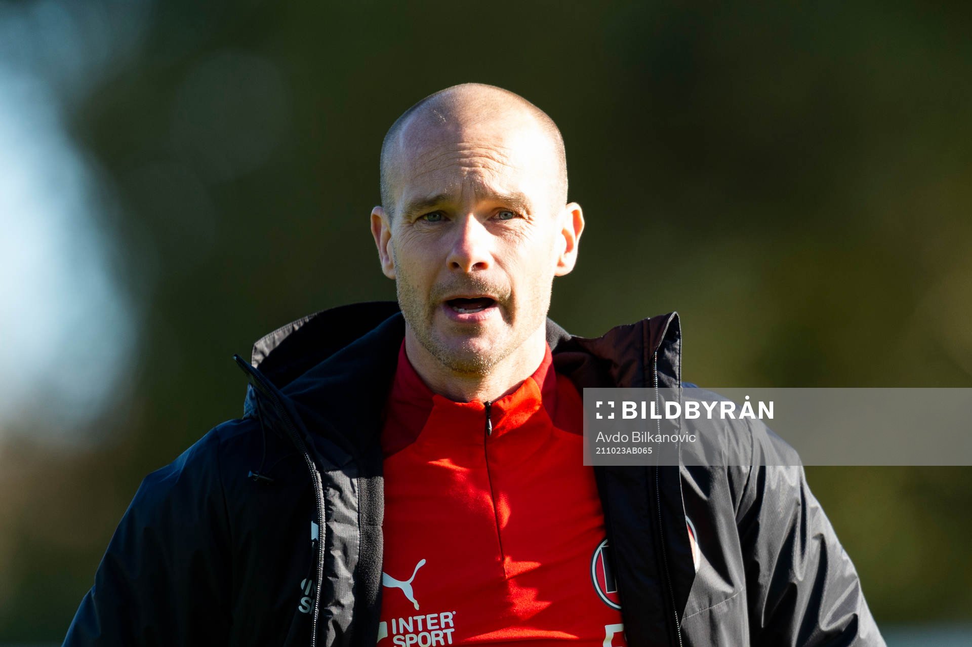 Hittarps tränare Fredrik Svanbäck under fotbollsmatchen i Division 1 södra mellan Hittarp och Hammenhög den 23 oktober 2021 i Helsingborg.