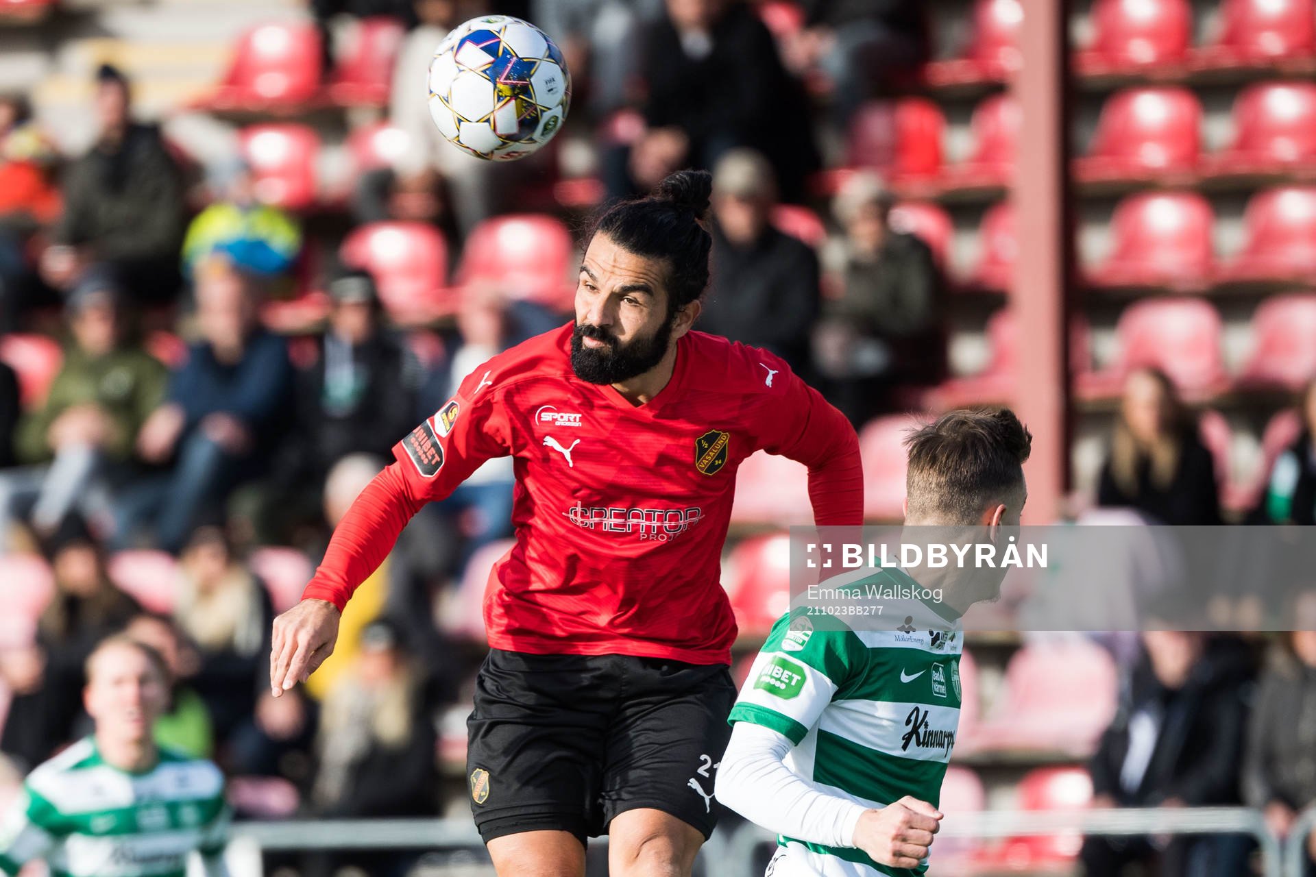 Vasalunds Peshraw Azizi. under fotbollsmatchen i Superettan mellan Vasalund och Västerås SK den 23 oktober 2021 i Stockholm. 