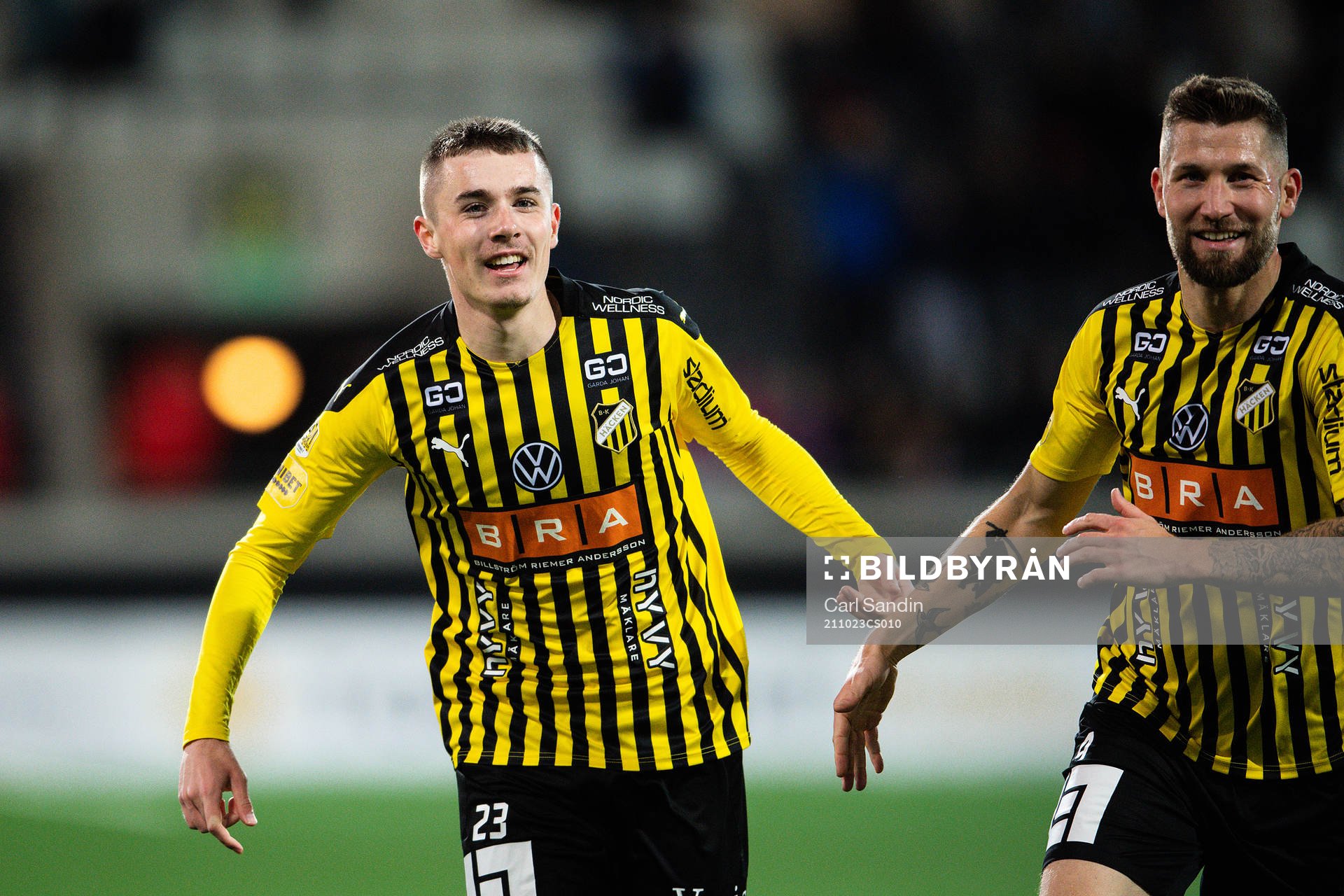 Häckens Patrik Wålemark och Joona Toivio jublar