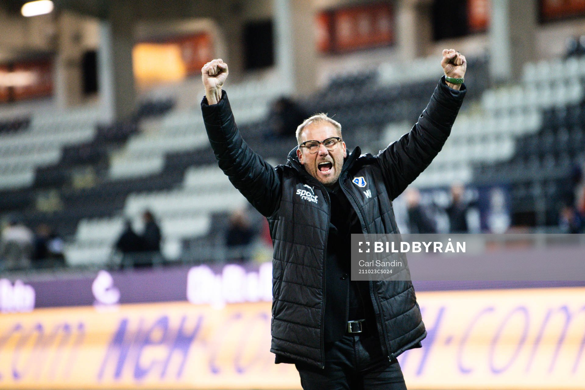 Halmstads manager Magnus Haglund jublar