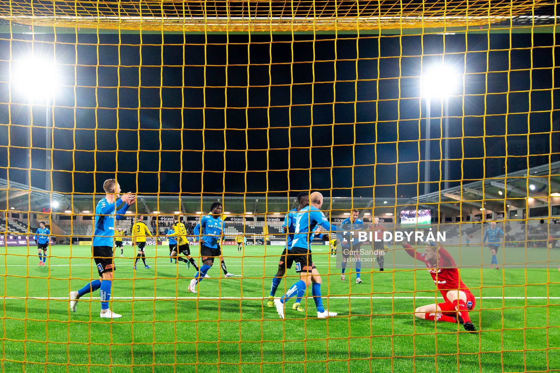 Halmstads målvakt Malkolm Nilsson Säfqvist jublar