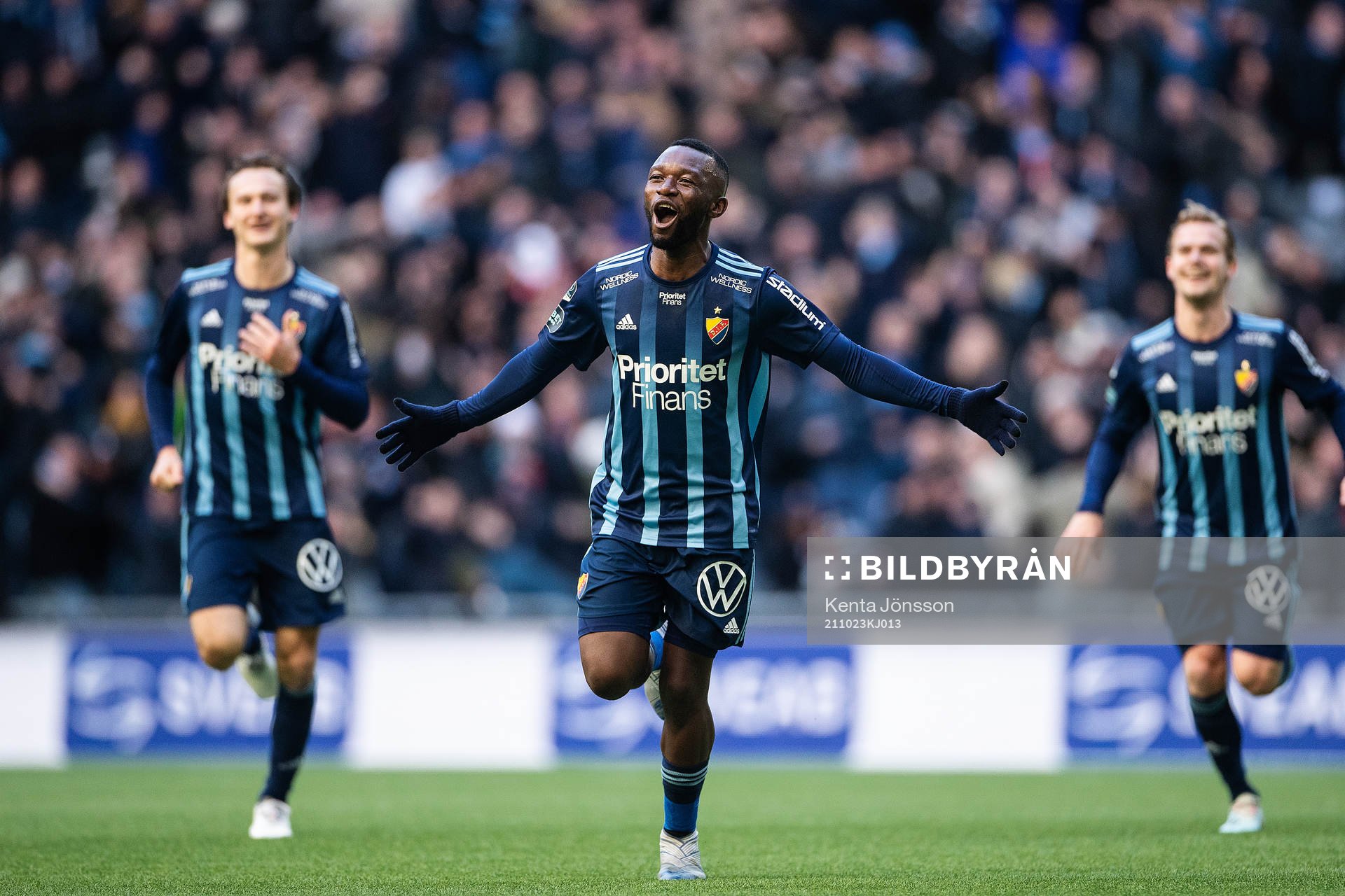 Djurgårdens Emmanuel Banda jublar