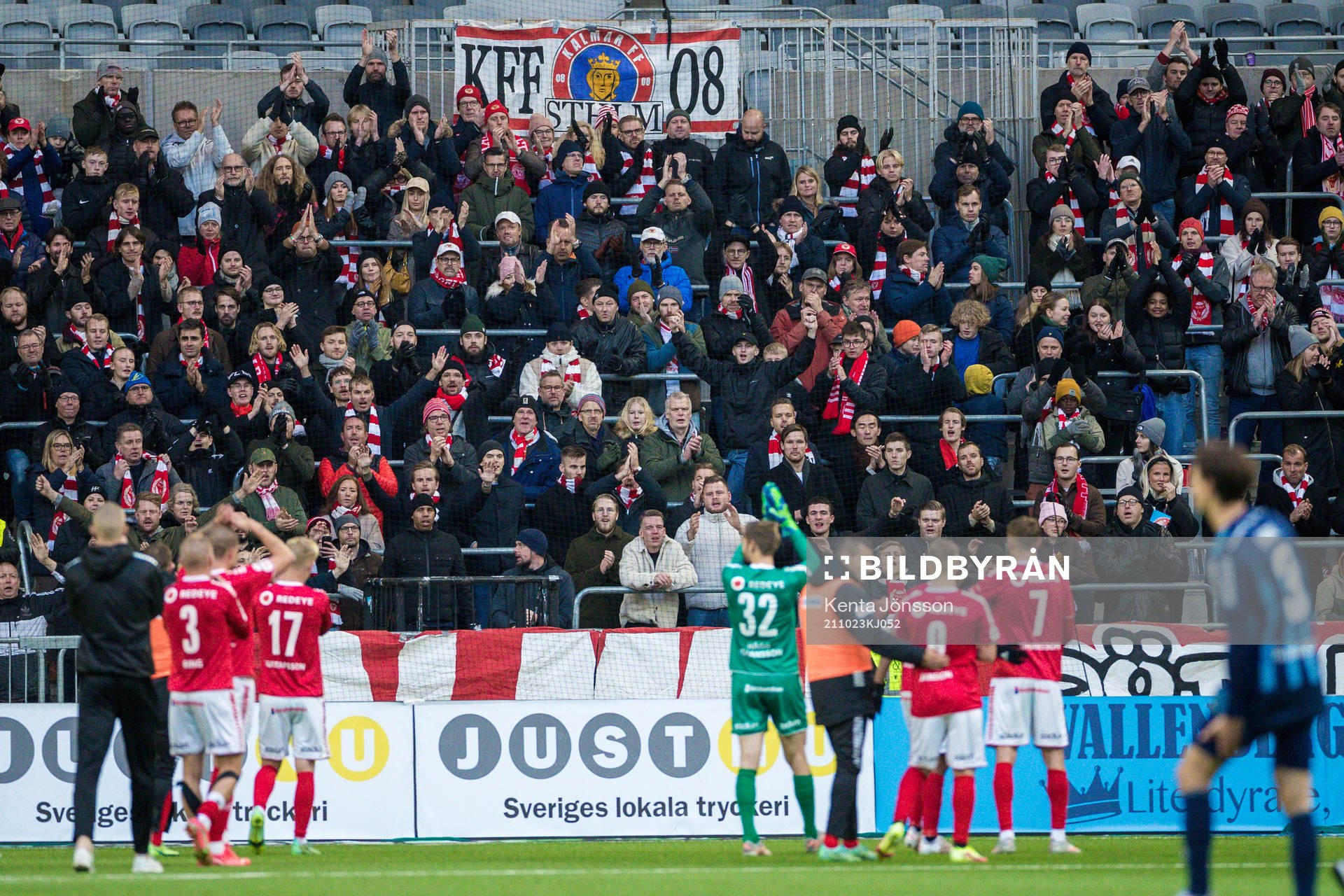 Kalmars spelare tackar supportrar