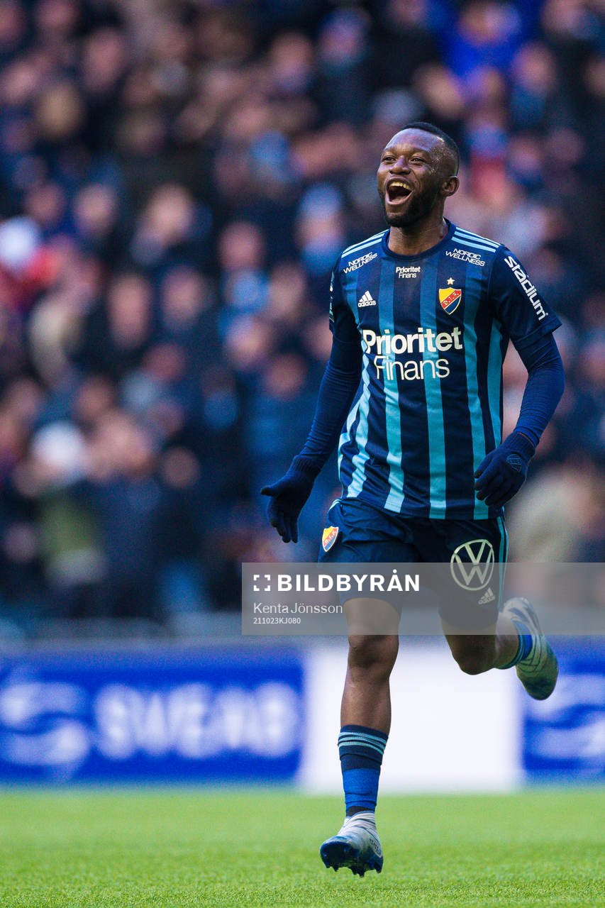 Djurgårdens Emmanuel Banda jublar