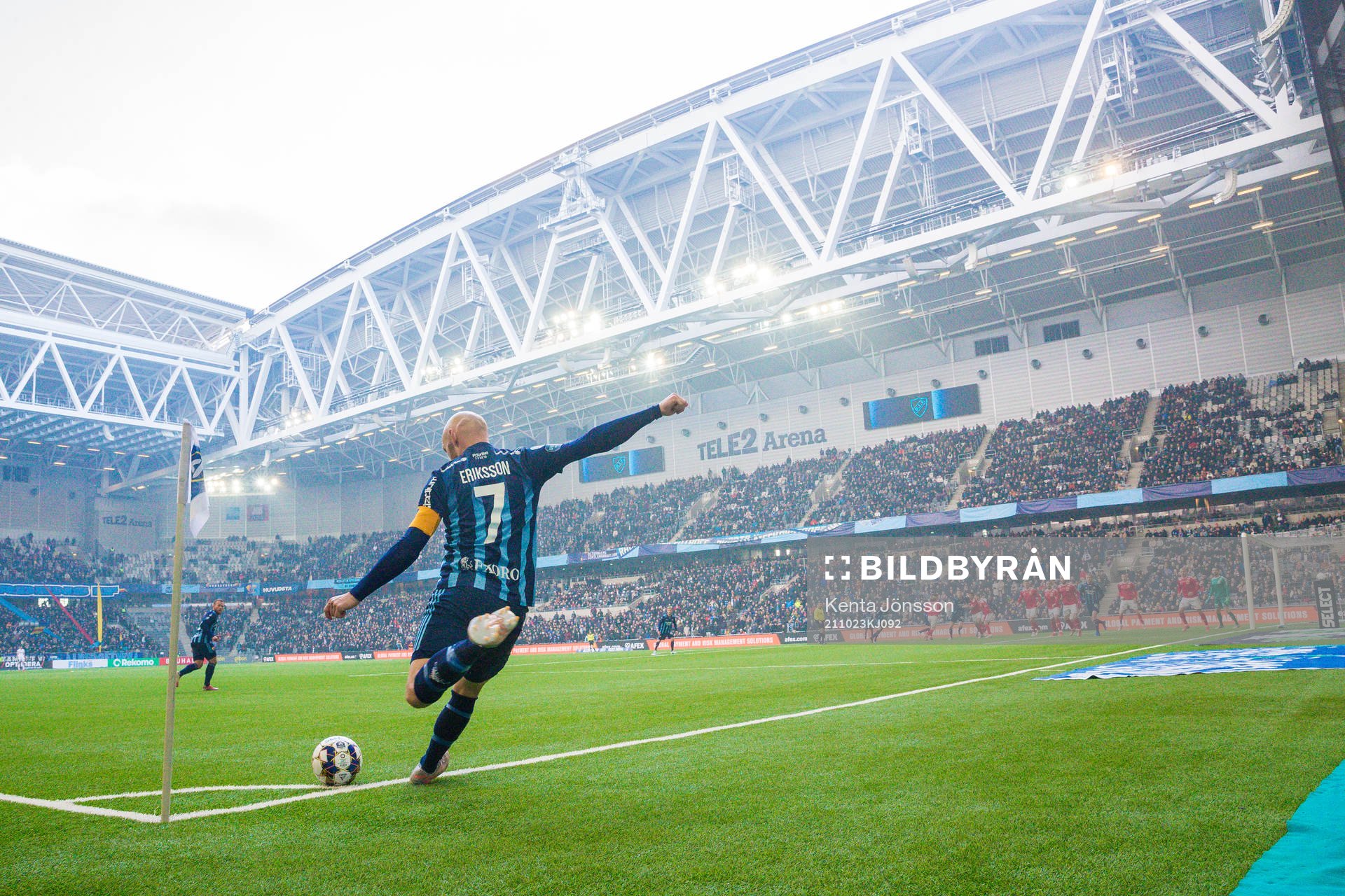 Djurgårdens Magnus Eriksson med en hörna på Tele2 Arena