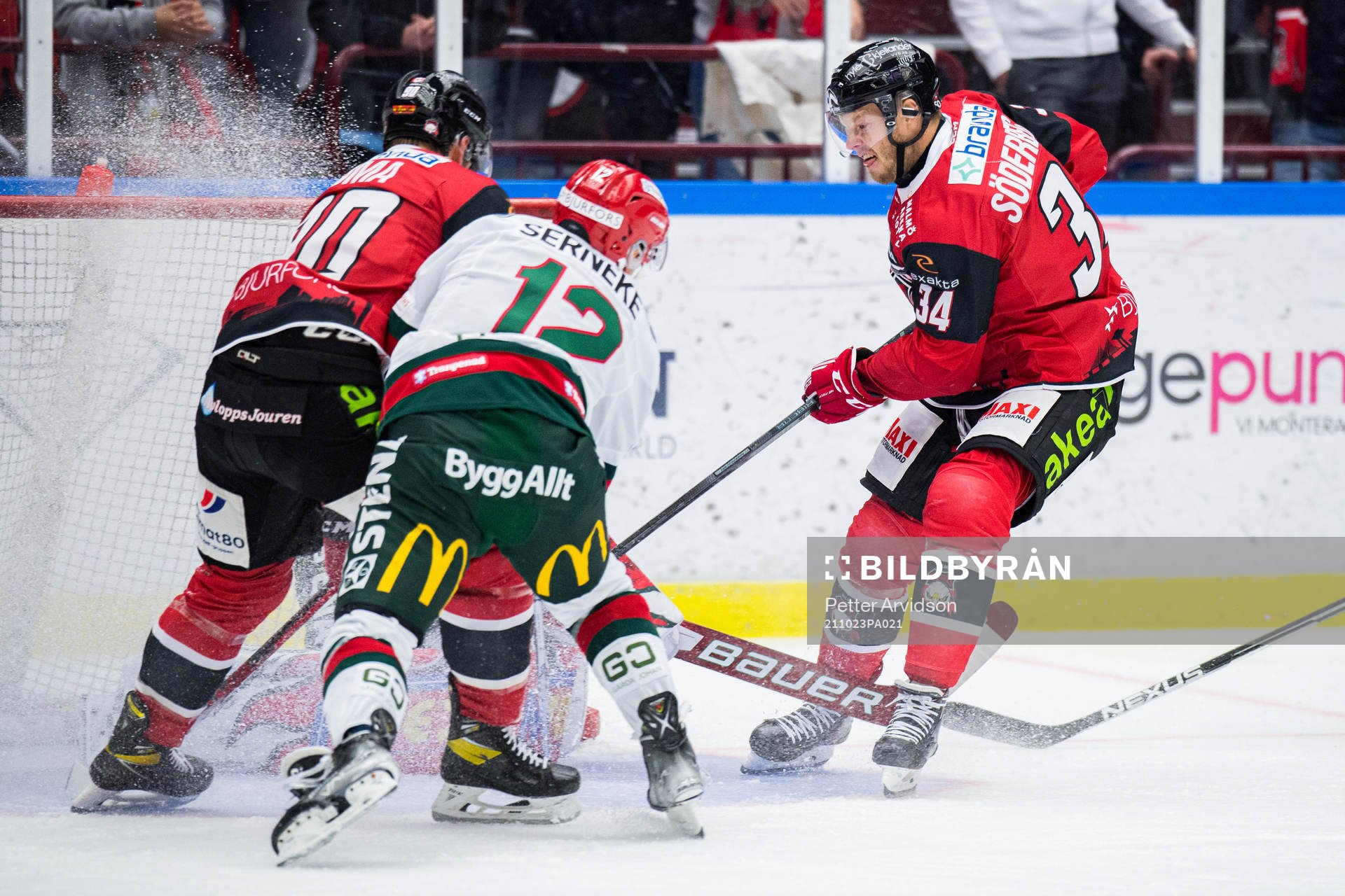 Malmö Redhawks Carl Söderberg oroar mot Frölundas