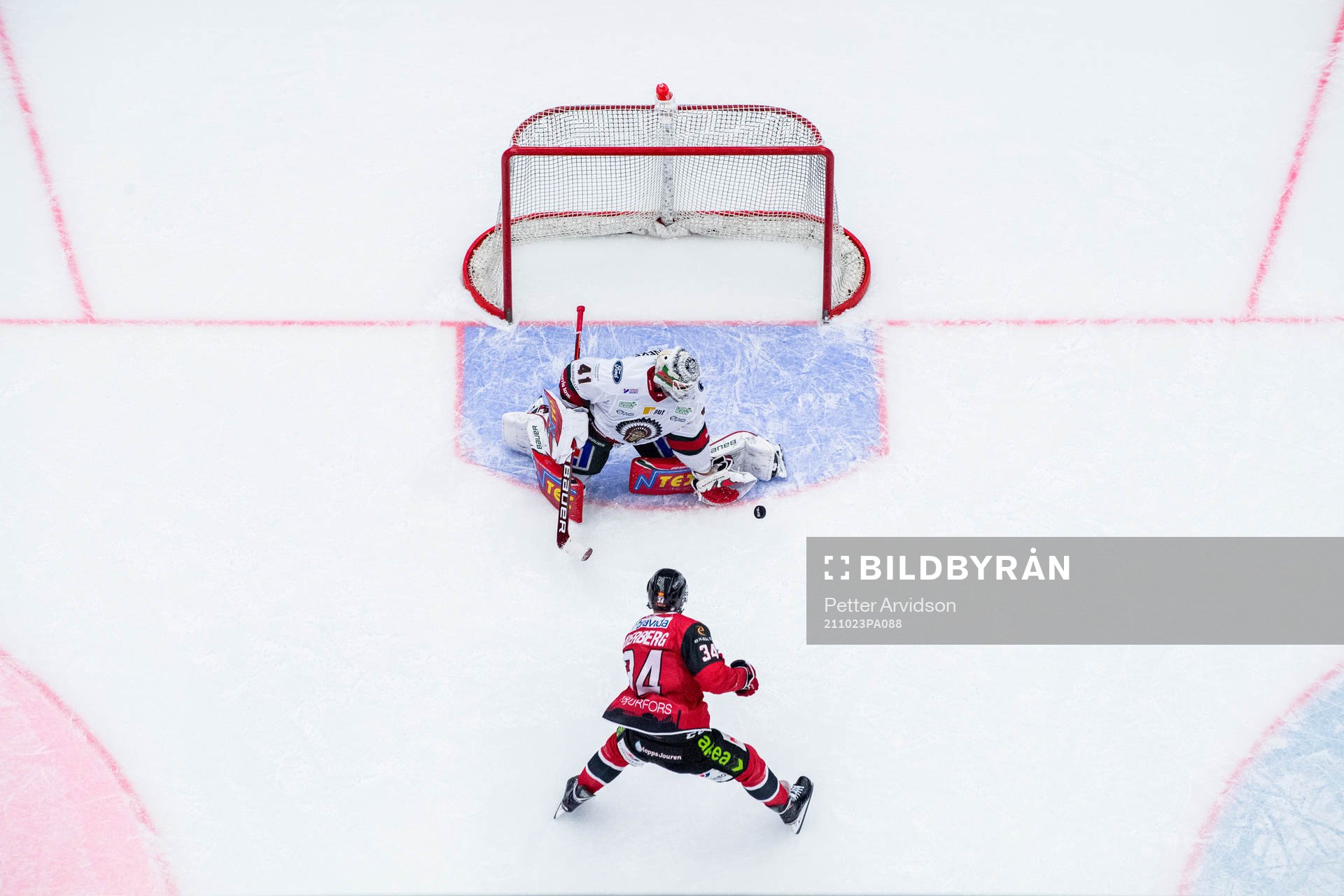 Malmö Redhawks Carl Söderberg oroar mot Frölundas