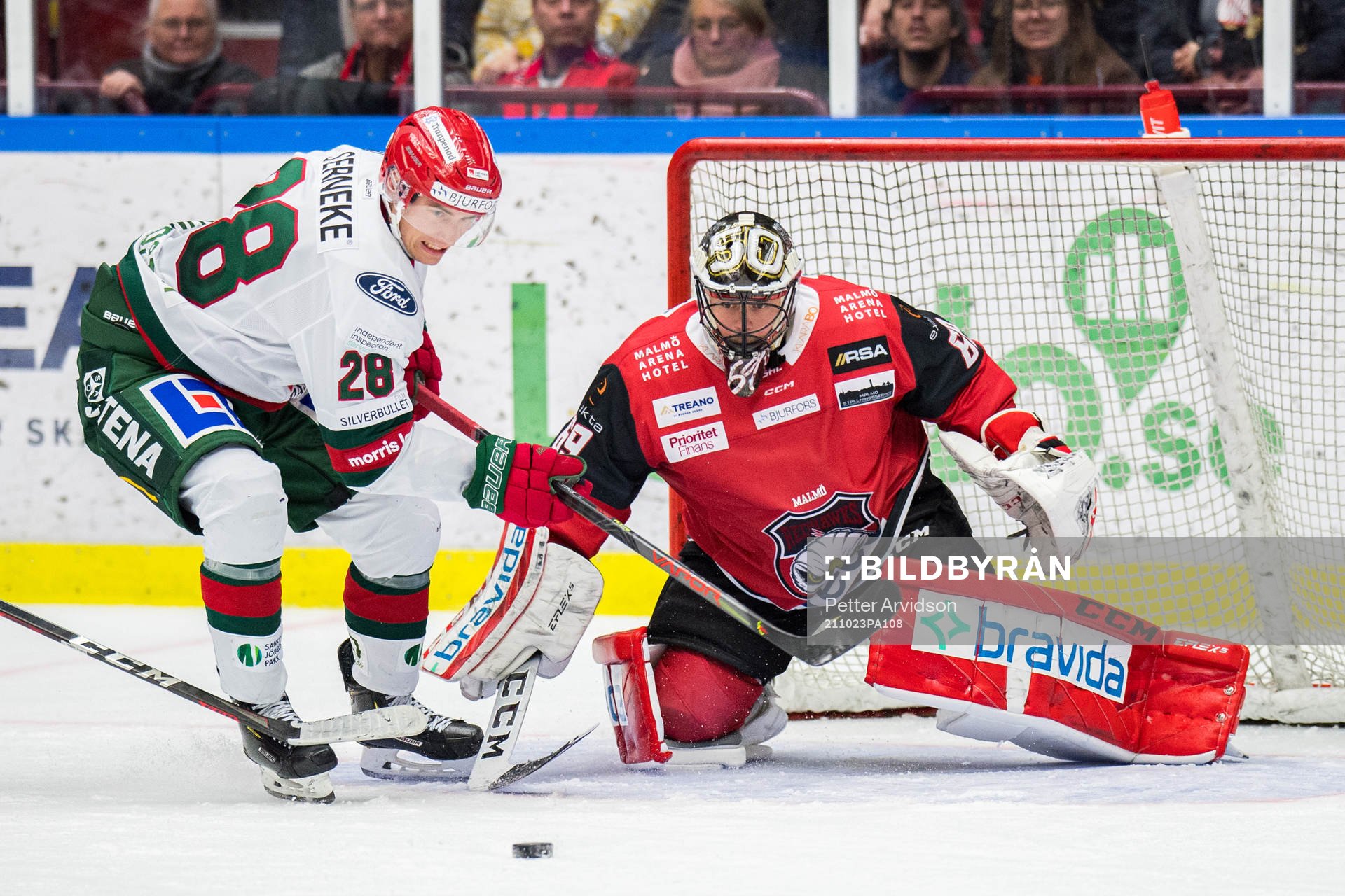 Frölundas Johan Sundström oroar mot Malmö Redhawks