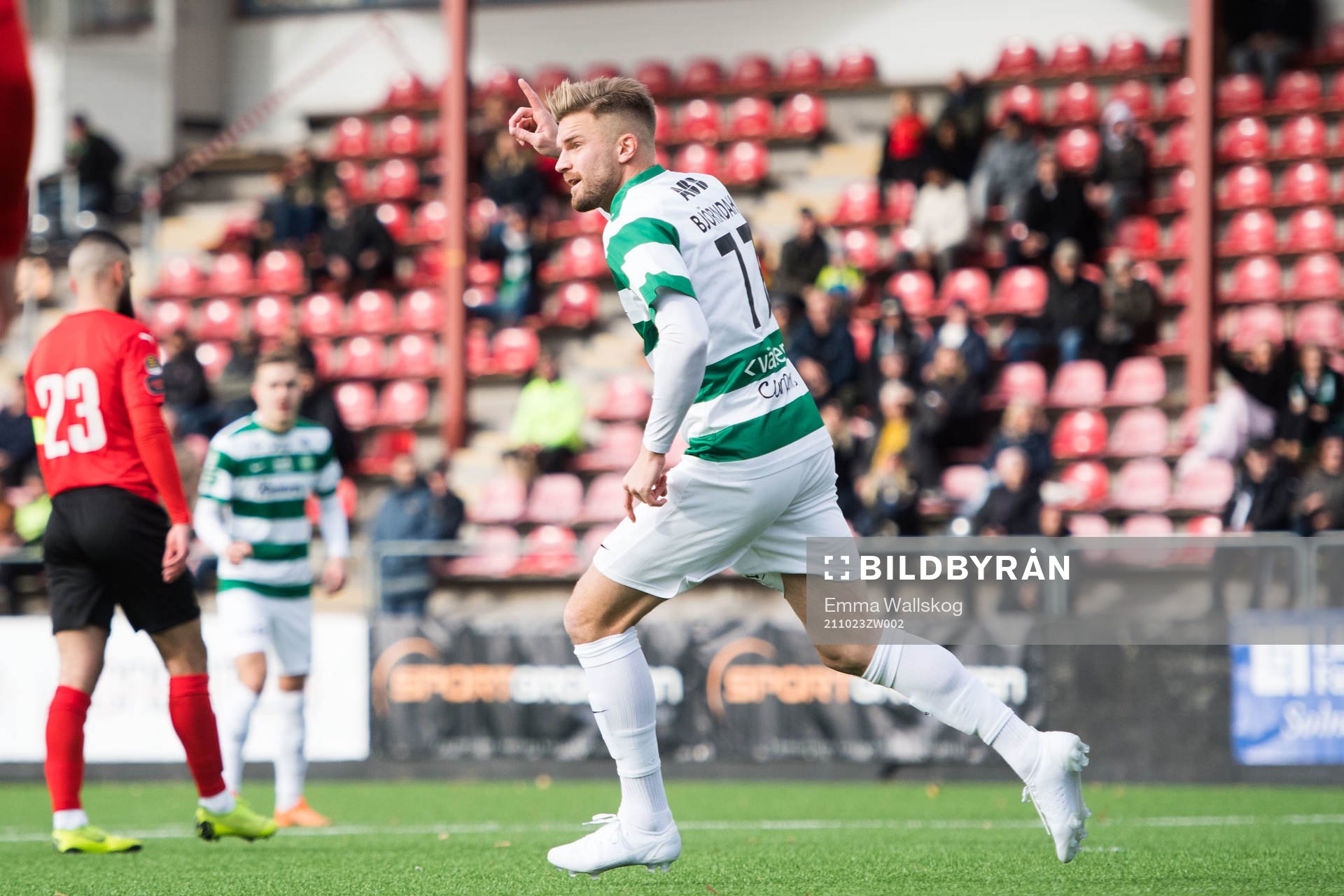 Västerås Erik Björndahl jublar efter 1-0 under fotbollsmatchen i Superettan mellan Vasalund och Västerås SK den 23 oktober 2021 i Stockholm.
