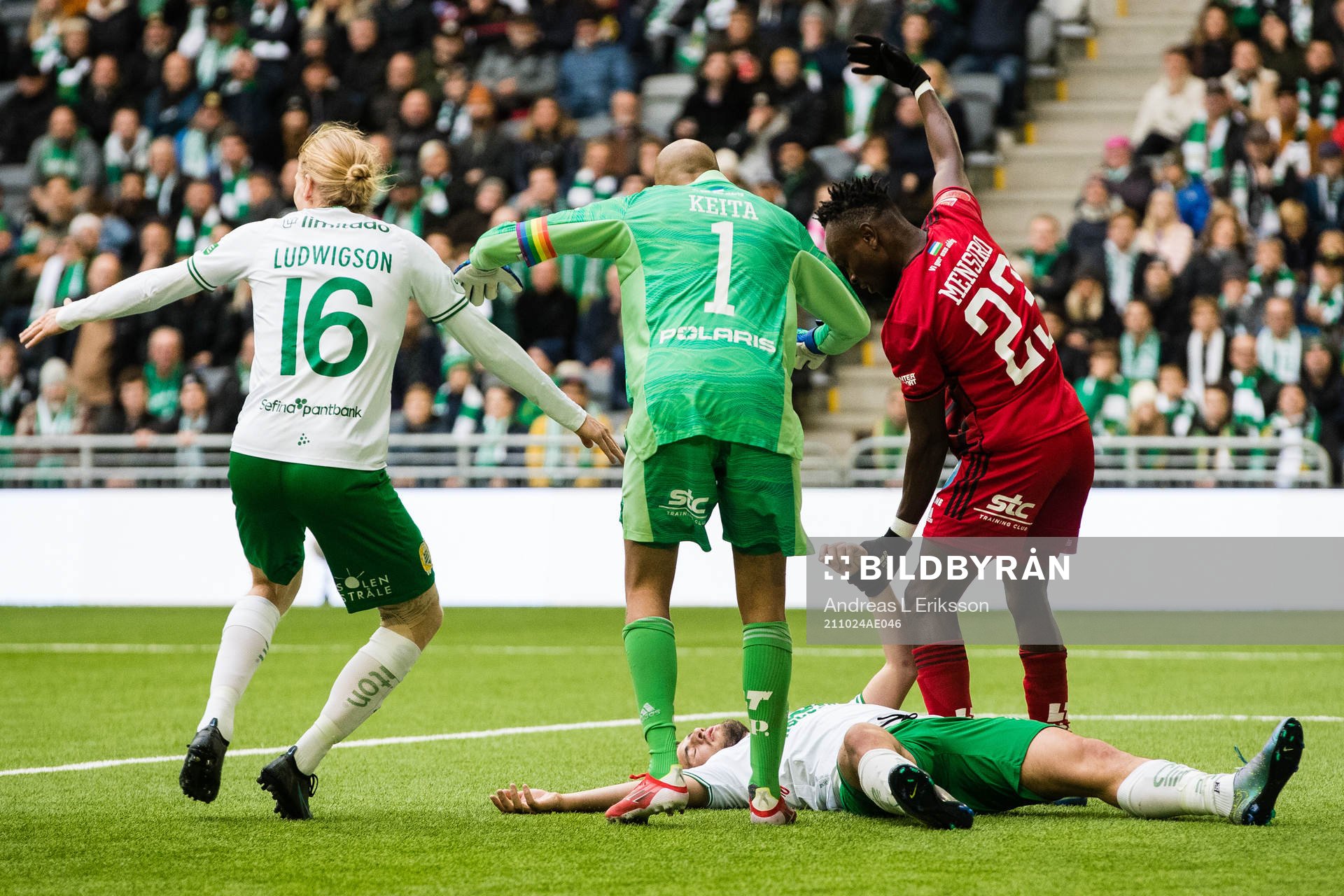 Hammarbys Astrit Selmani ligger ner