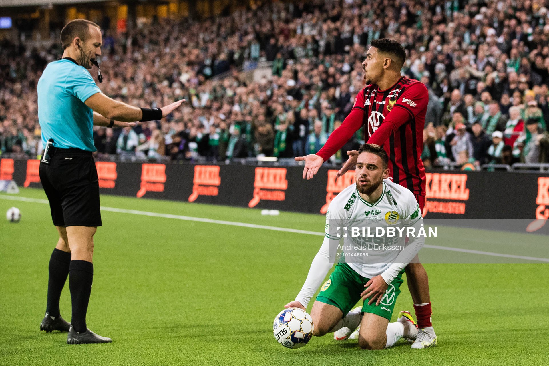 Domare Kaspar Sjöberg , Östersunds Marco Weymans och