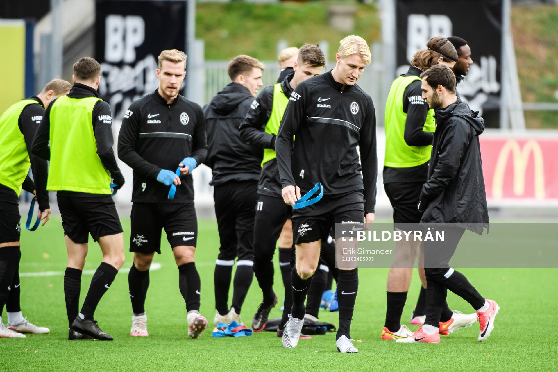 Landskronas spelare värmer upp