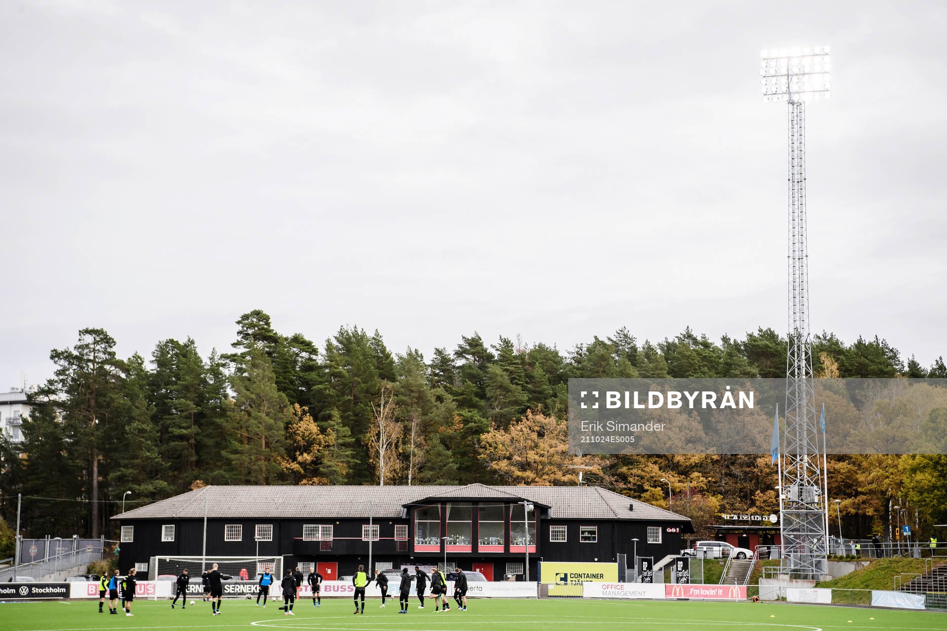 Landskronas spelare värmer upp