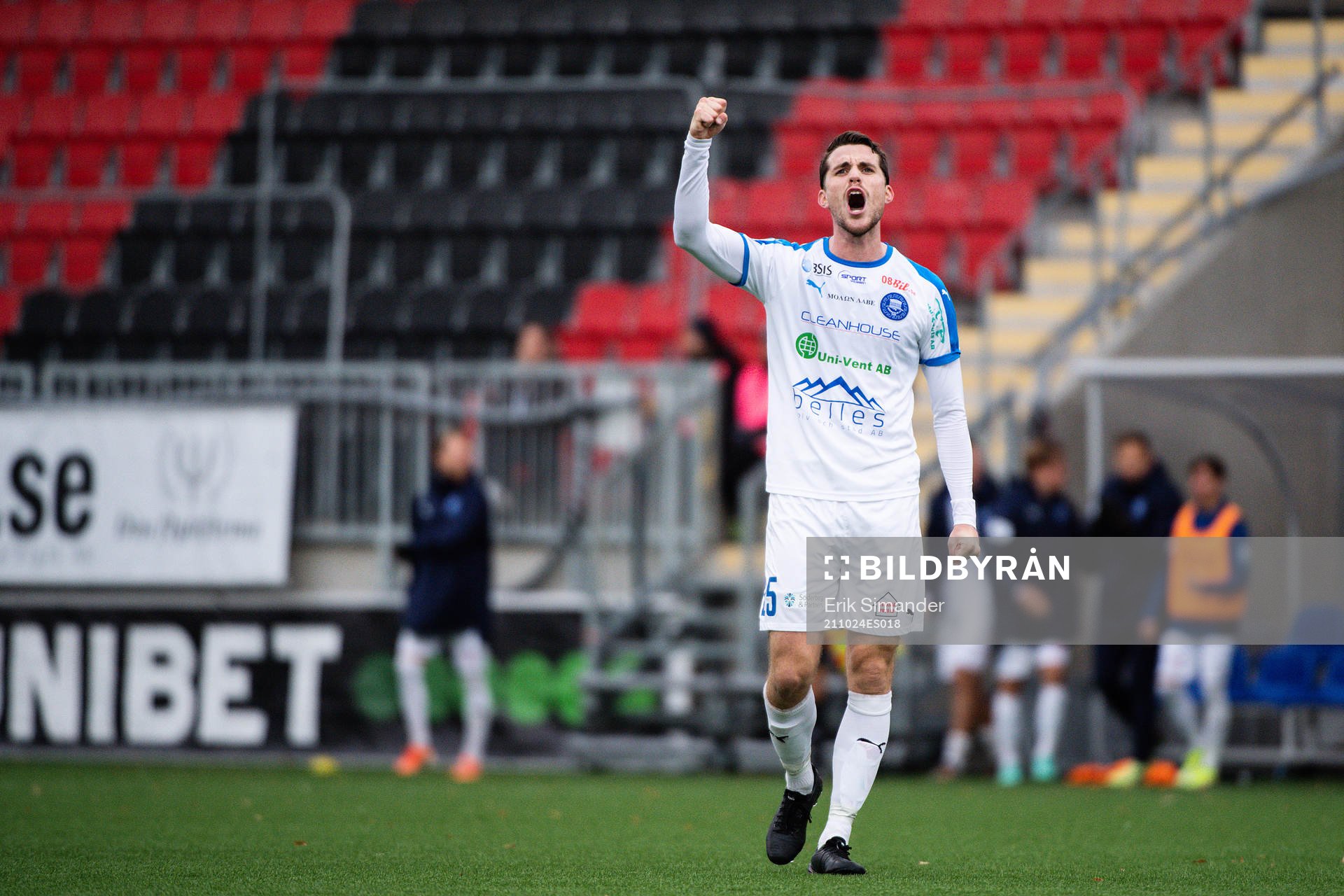 Akropolis Jesper Björkman jublar efter fotbollsmatchen i Superettan mellan Akropolis och Landskrona den 24 oktober 2021 i Stockholm. 