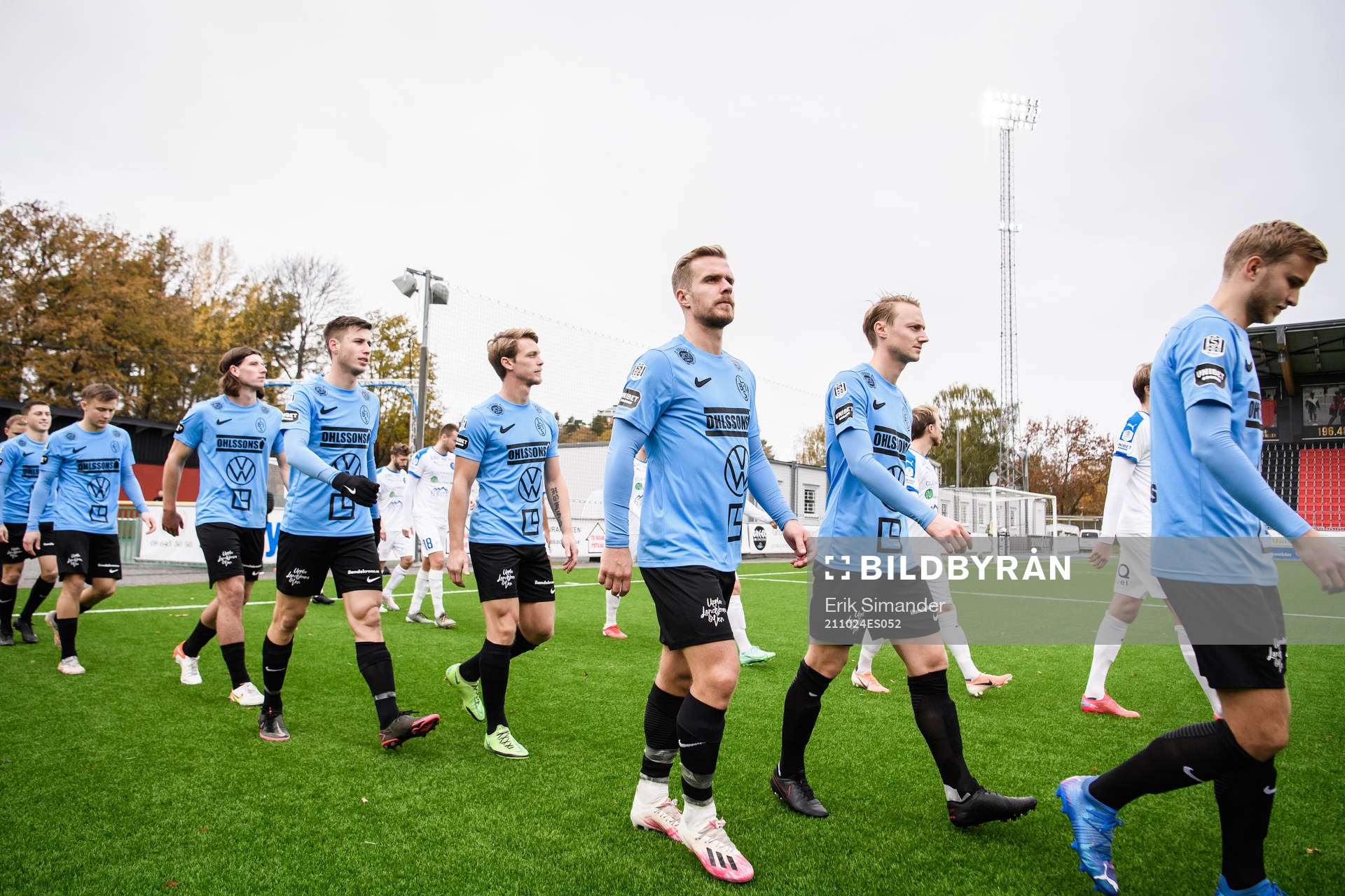 Landskronas spelare äntrar planen