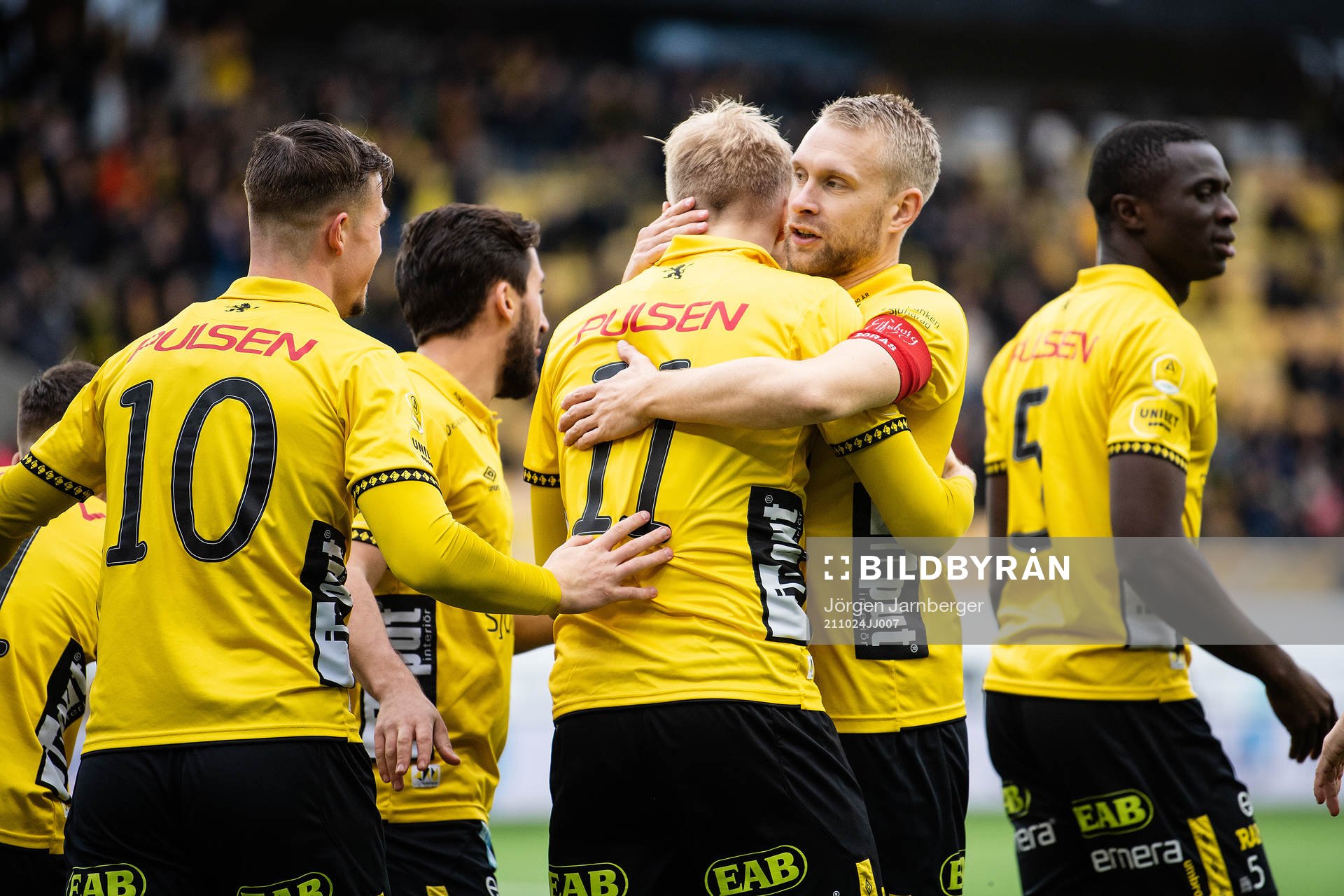 Elfsborgs Sveinn Gudjohnsen och Johan Larsson jublar