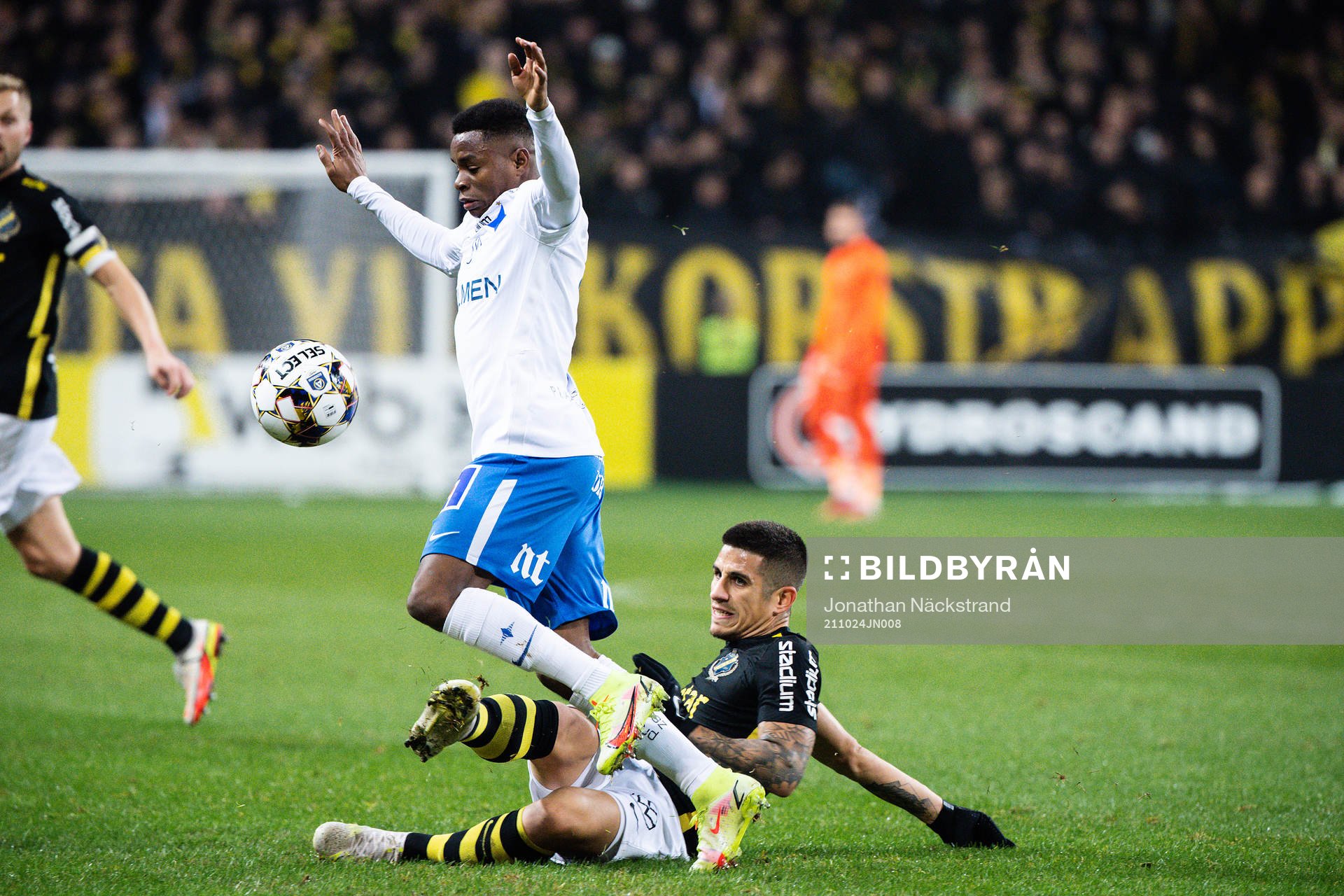 s Nicolas Stefanelli och IFK Norrköpings Abdulrazaq Ishaq