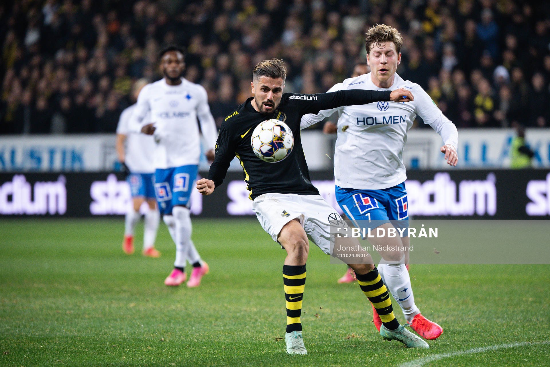 s Zack Elbouzedi och IFK Norrköpings Alexander Fransson