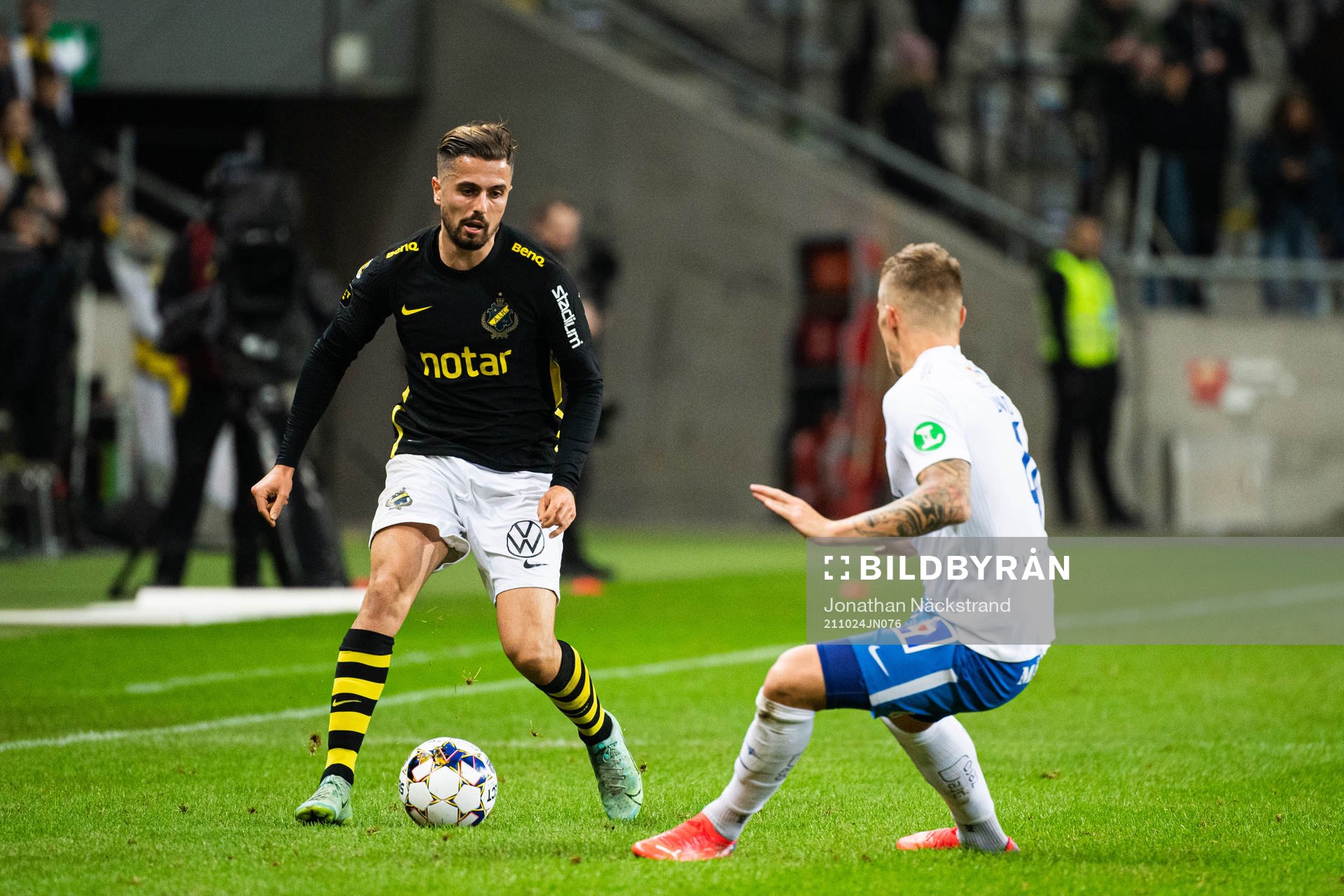 s Zack Elbouzedi och IFK Norrköpings Marco Lund Nielsen