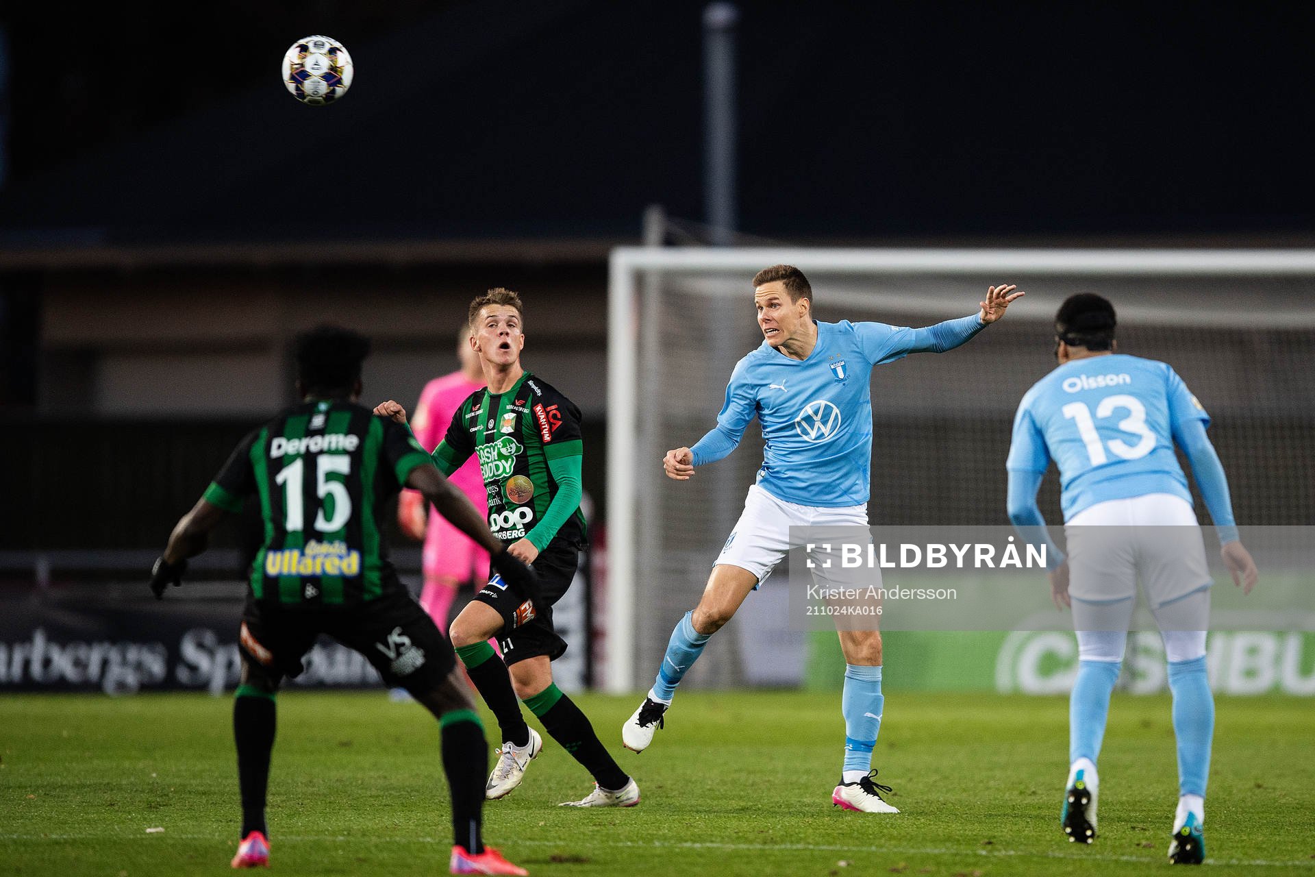 Varbergs Victor Karlsson och Malmö FFs Niklas Moisander