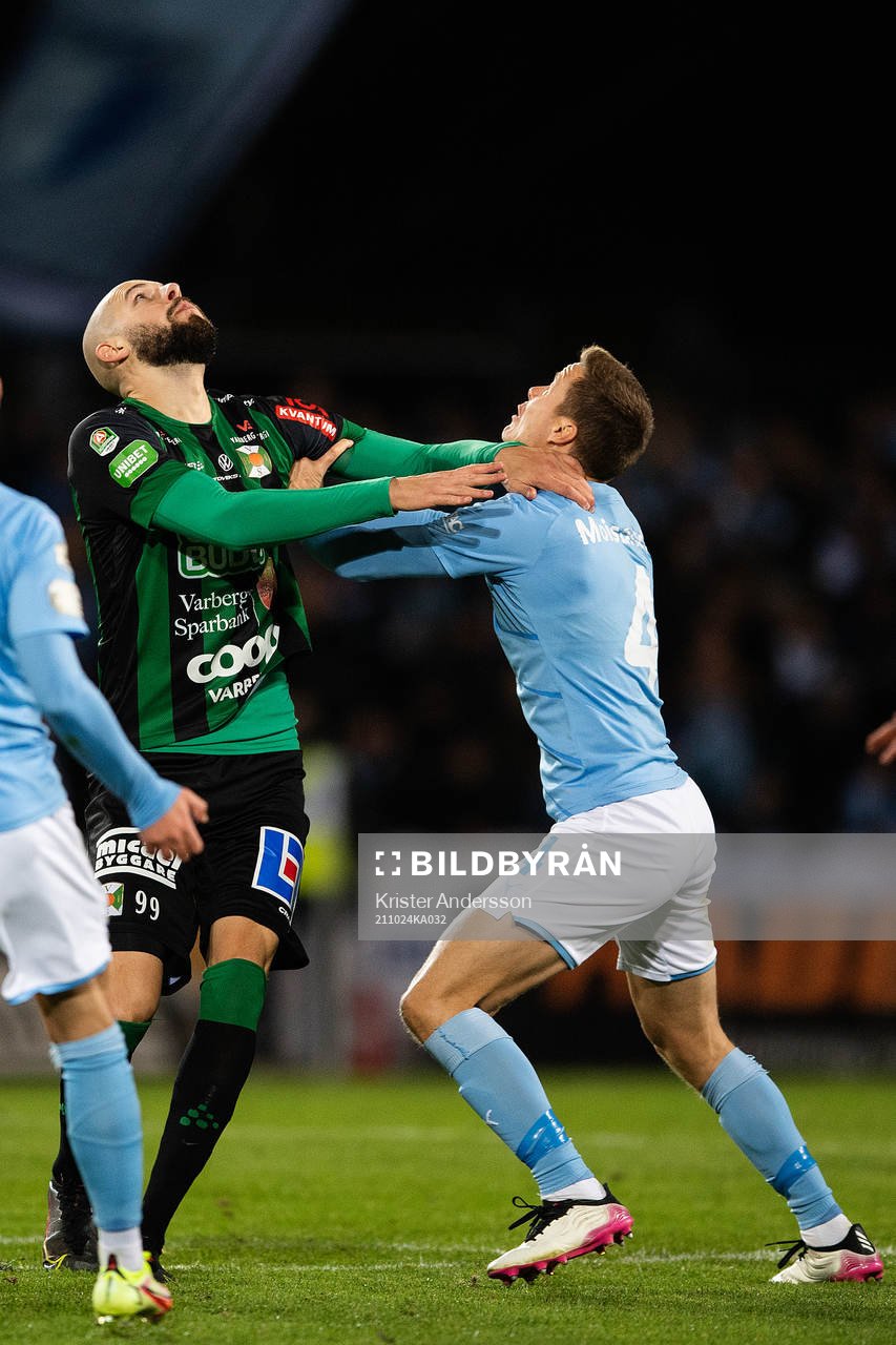 Varbergs Robin Simovic och Malmö FFs Niklas Moisander