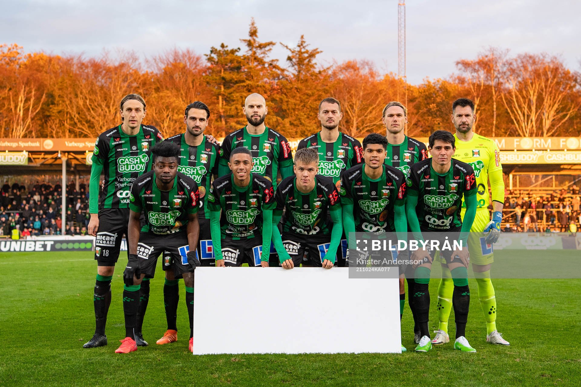 Varbergs startspelare före fotbollsmatchen i Allsvenskan