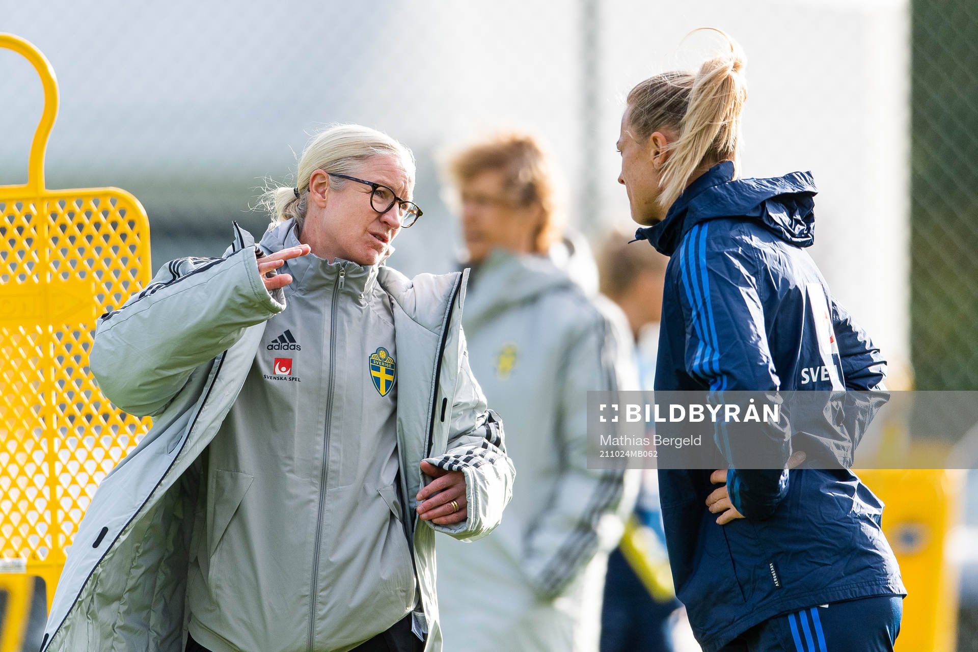 Victoria Sandell, assistant coach and Fridolina Rolfö of