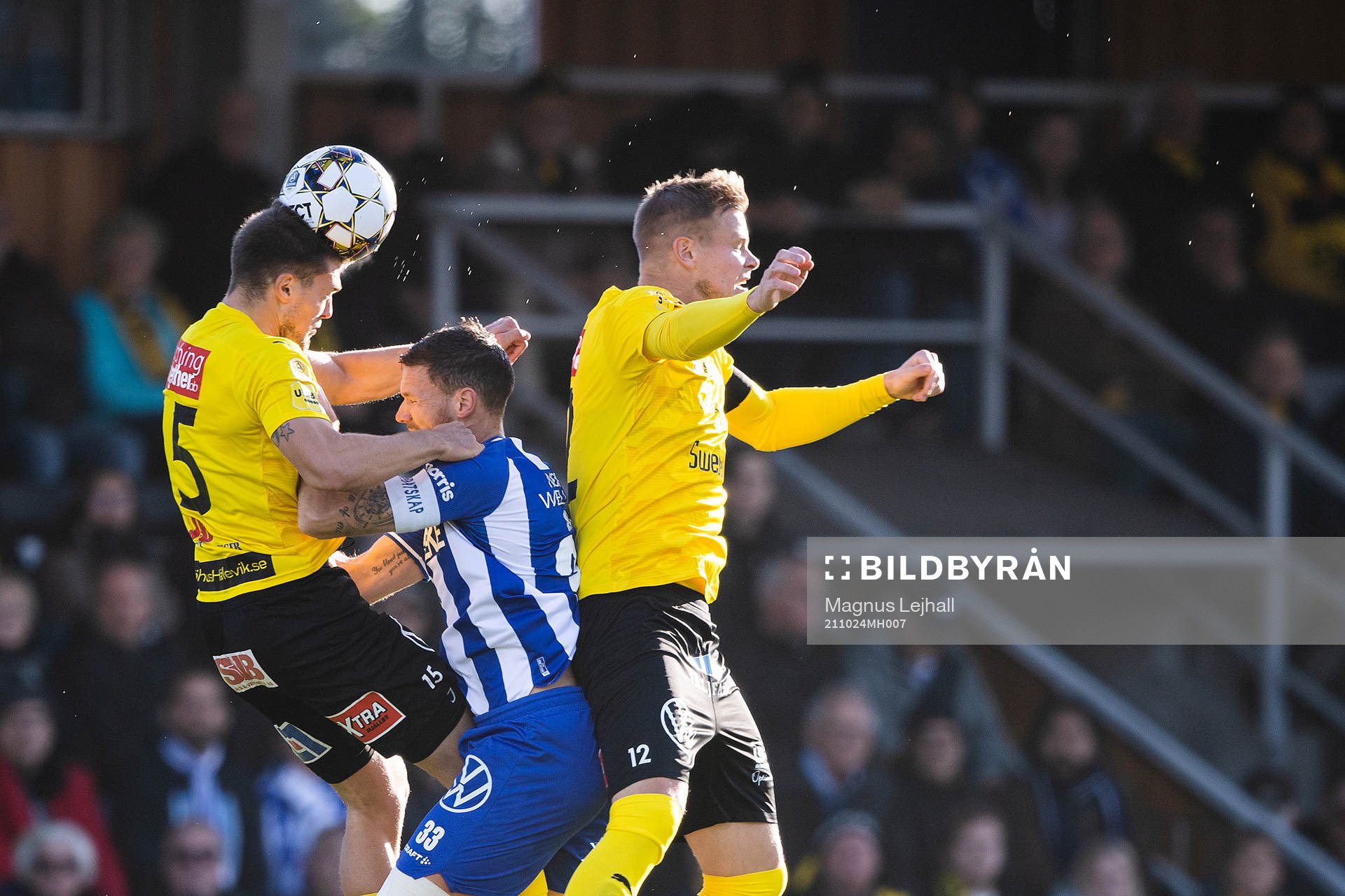 Mjällbys Ivan Kricak och David Löfquist mot IFK
