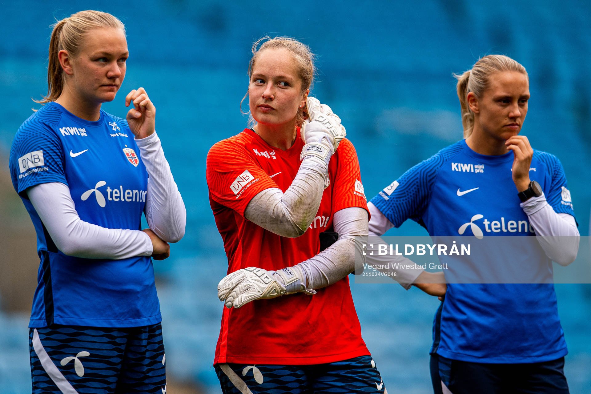 Frida Maanum, goalkeeper Aurora Mikalsen and Lisa Fjeldstad