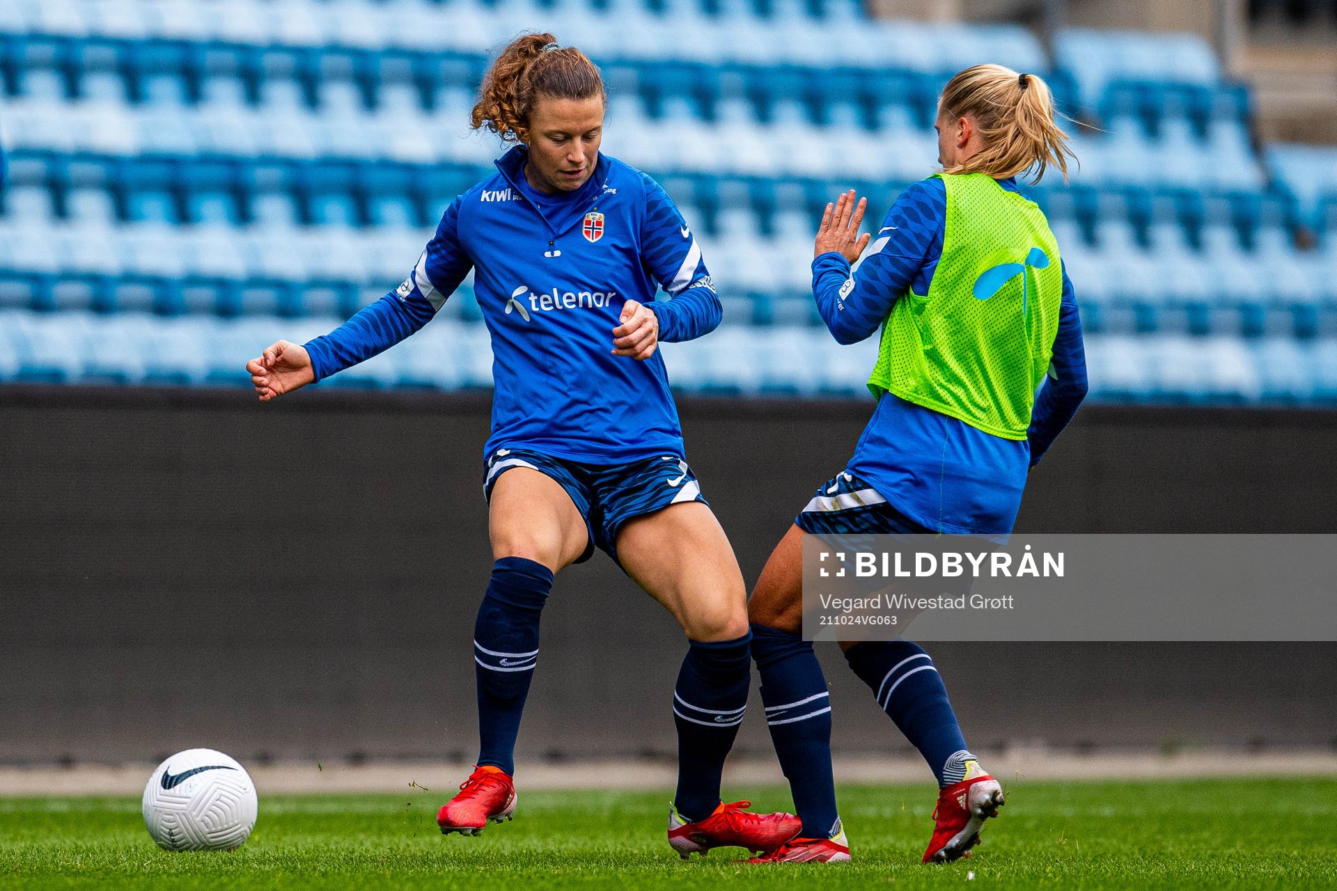 Synne Skinnes Hansen and Amalie Vevle Eikeland of the