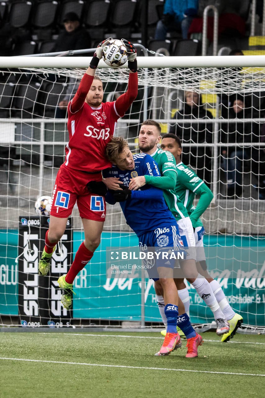 Brages målvakt Adrian Engdahl och Sundsvalls Ludvig Nåvik