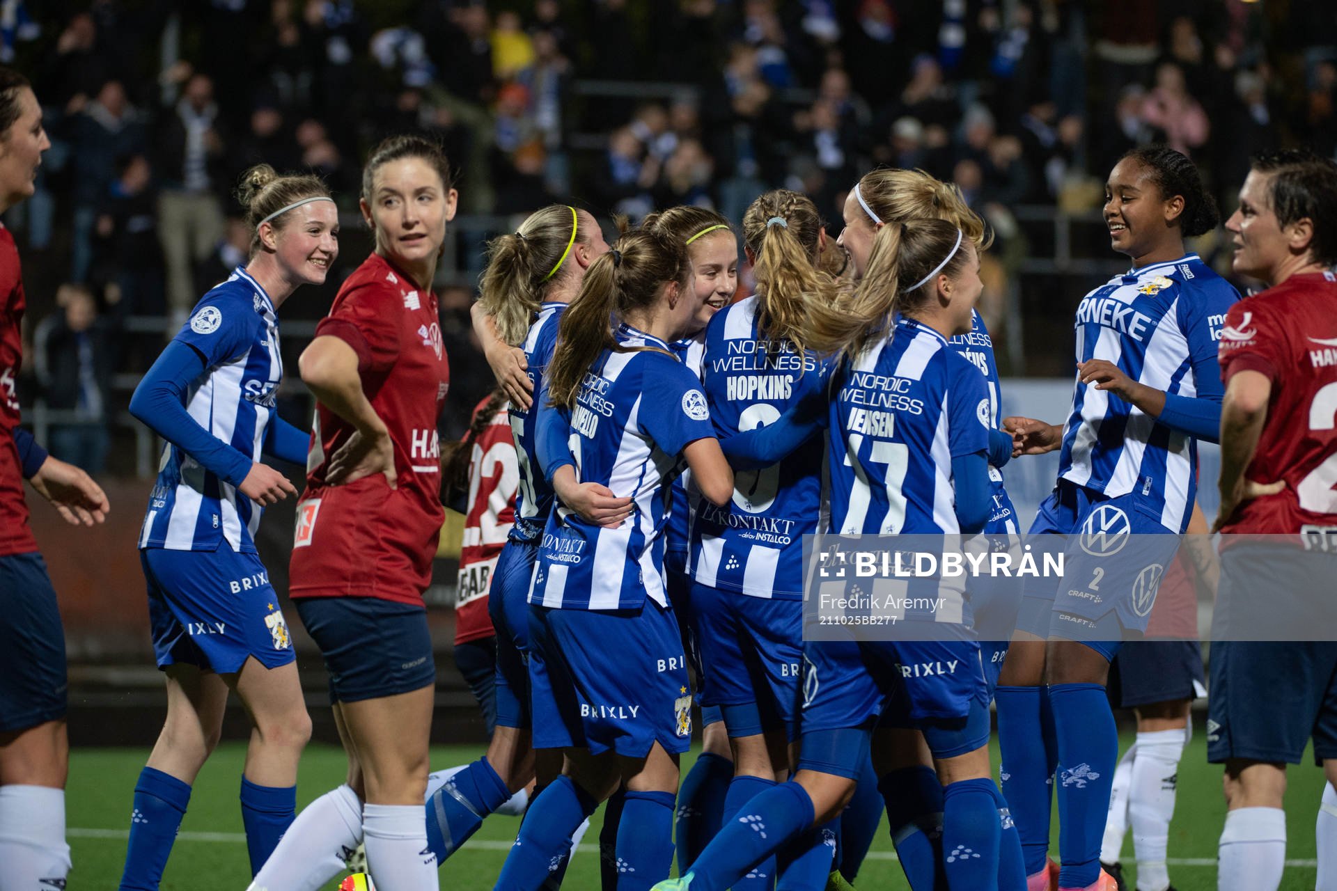 IFK Göteborgs spelare jublar medan Örgytes spelare deppar