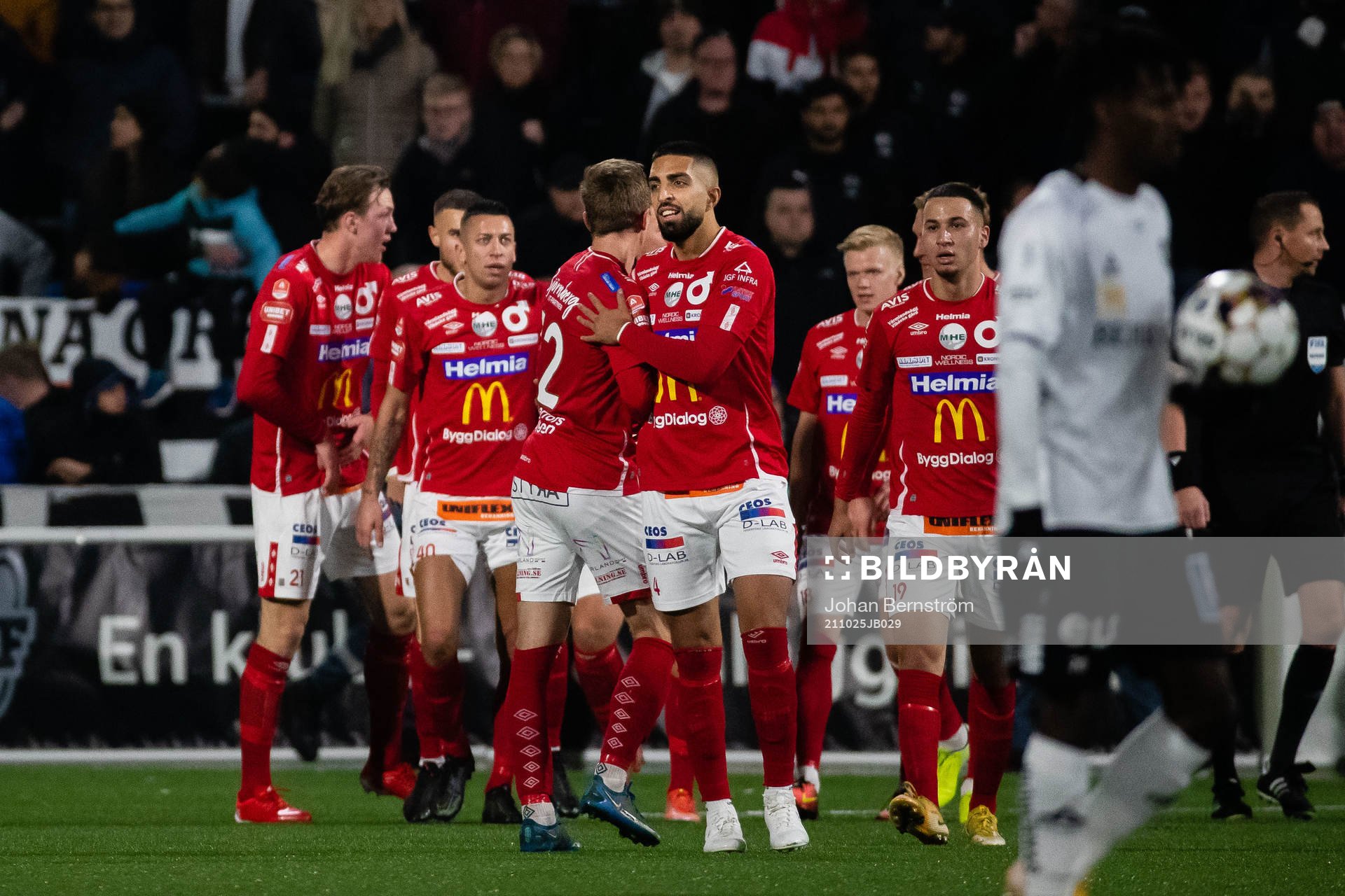 Degerfors Victor Edvardsen och Nikola Djurdjic jublar