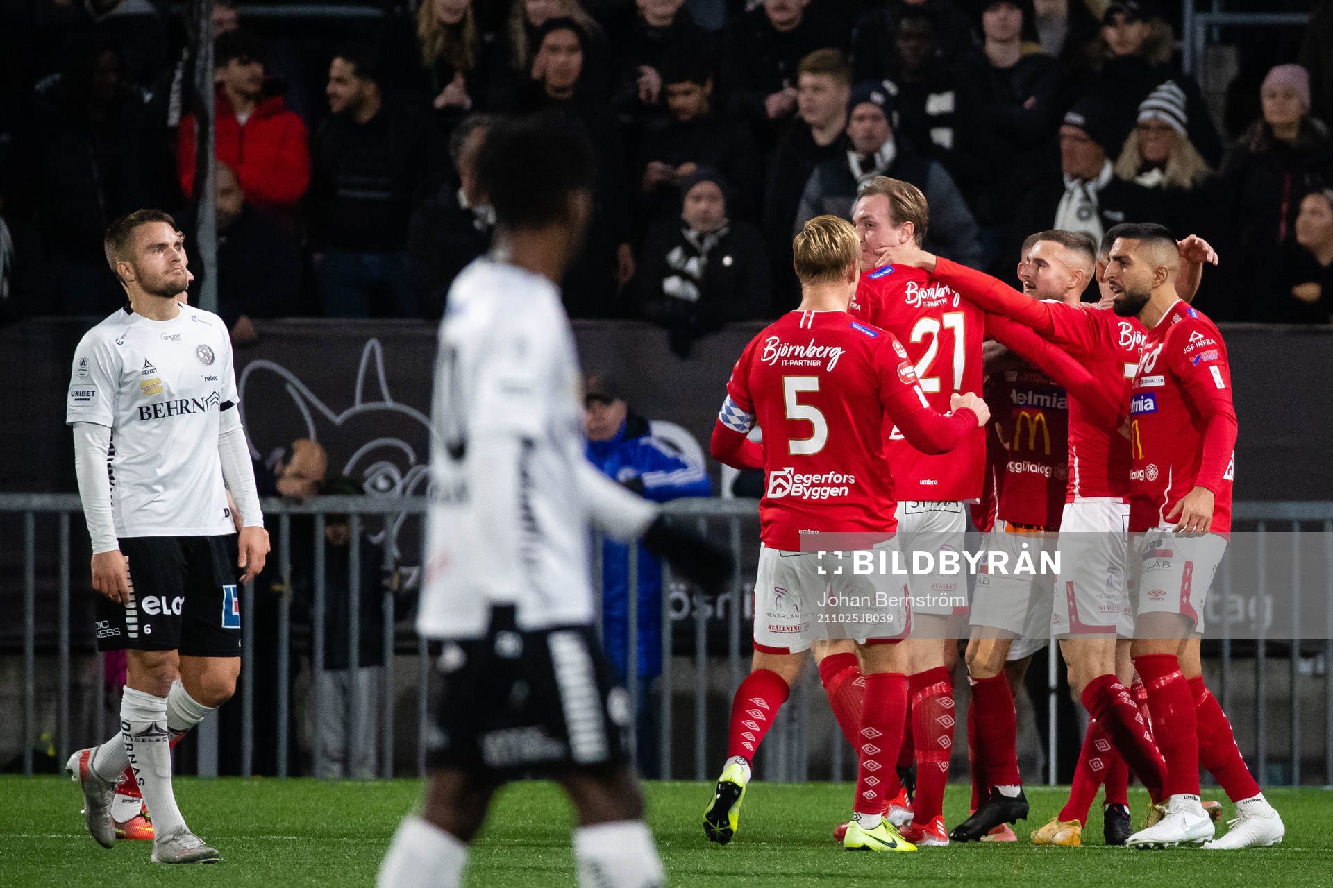 Örebros Benjamin Hjertstrand deppar samtidigt som