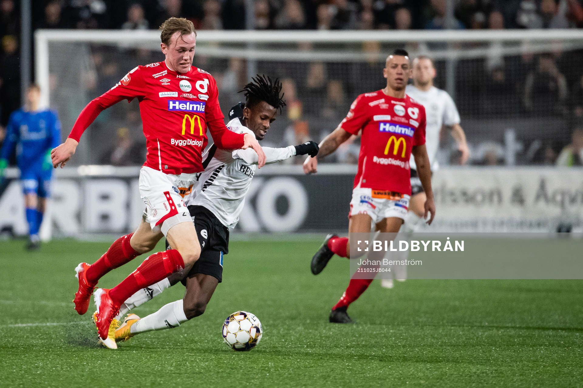 Degerfors Adam Carlén och Örebros Rickard Emeka Friday