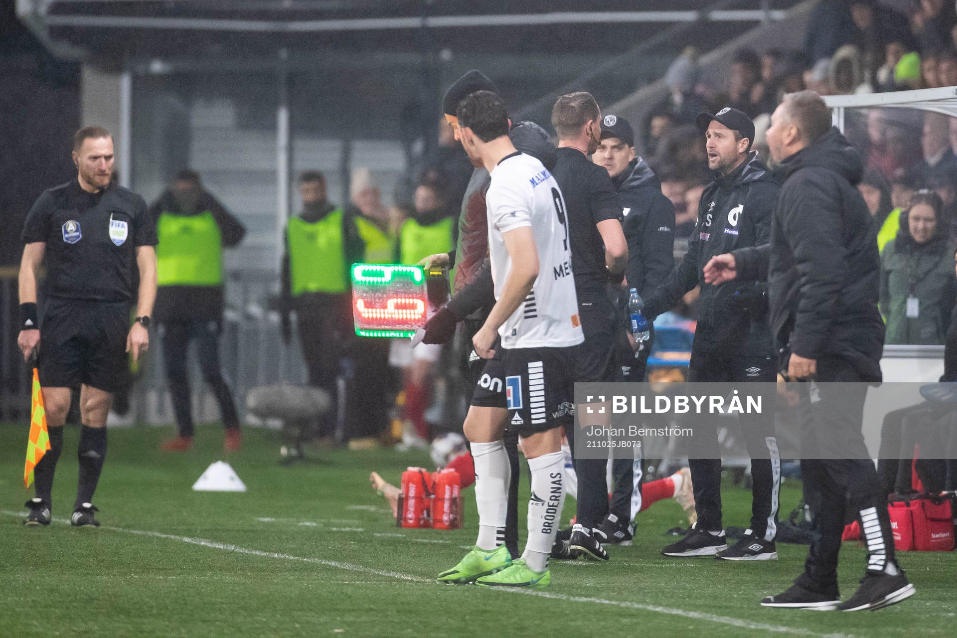 Degerfors tränare Andreas Holmberg får gult kort