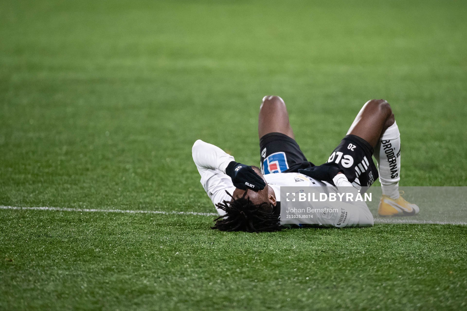 Örebros Rickard Emeka Friday deppar