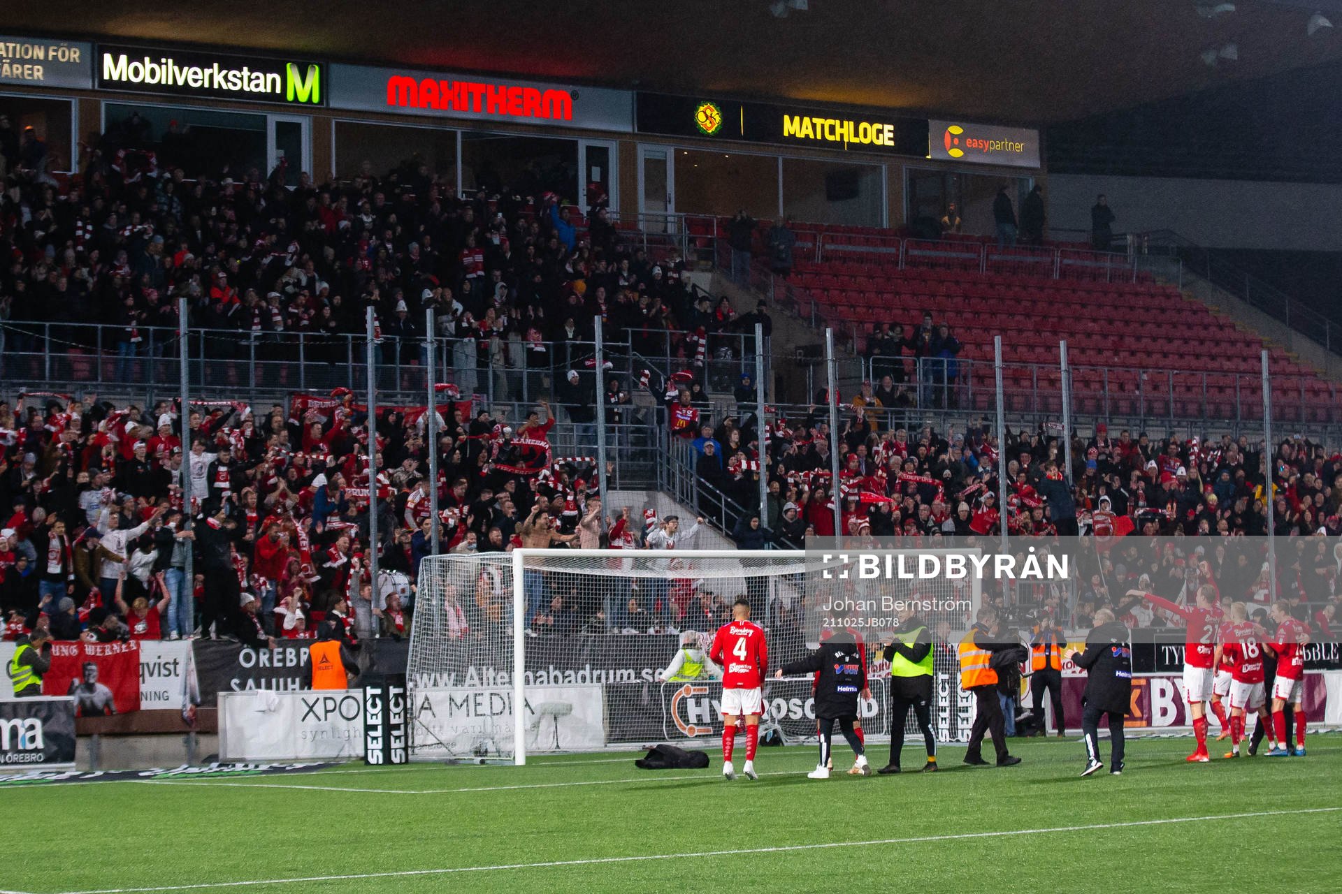 Degerfors spelare jublar