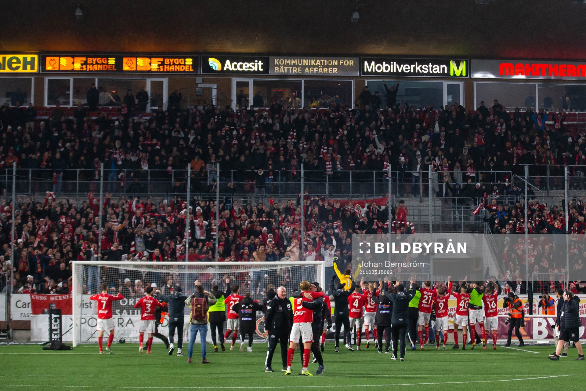 Degerfors spelare jublar