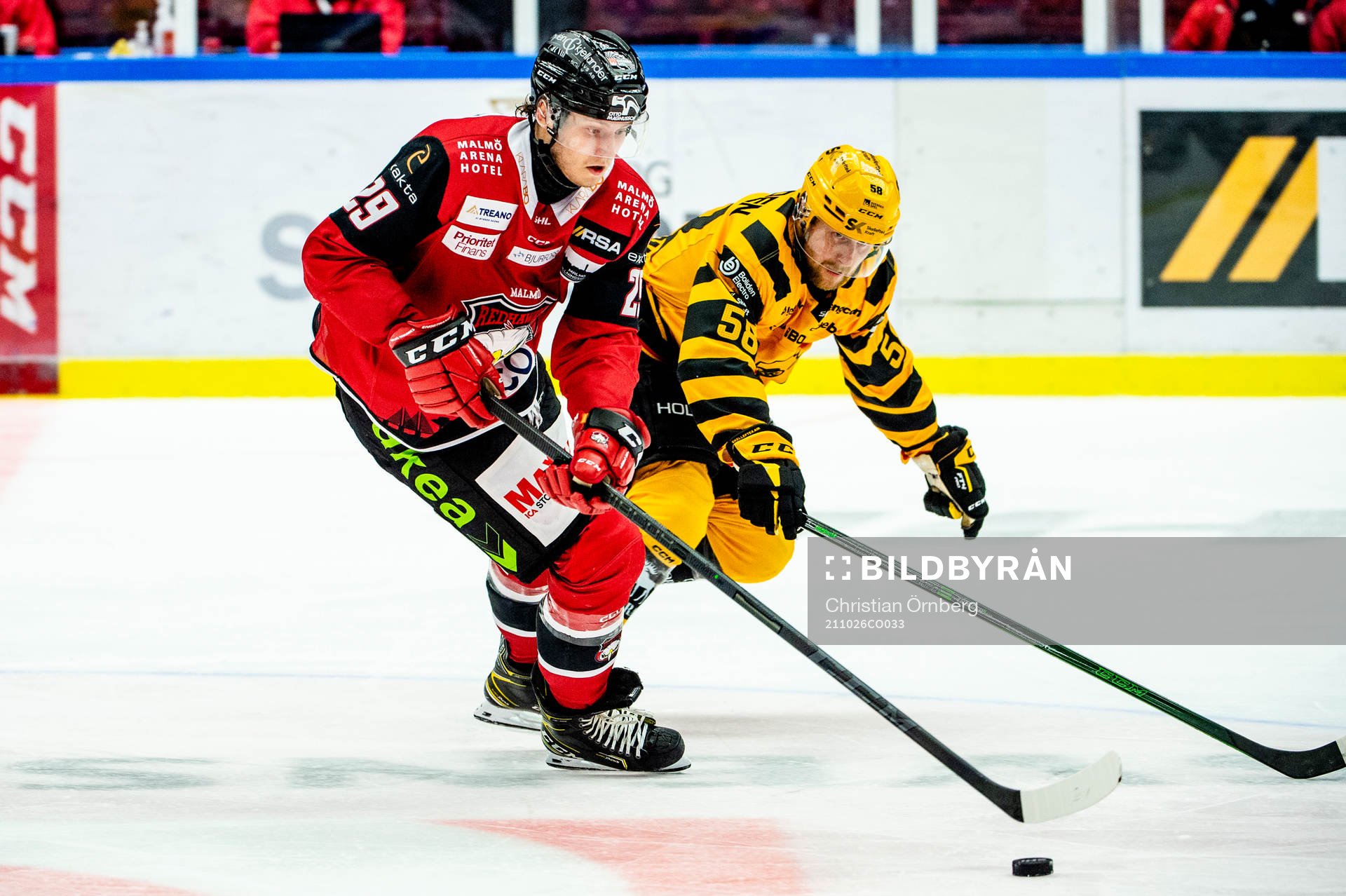 Malmö Redhawks Eric Engstrand mot Skellefteås Oskar