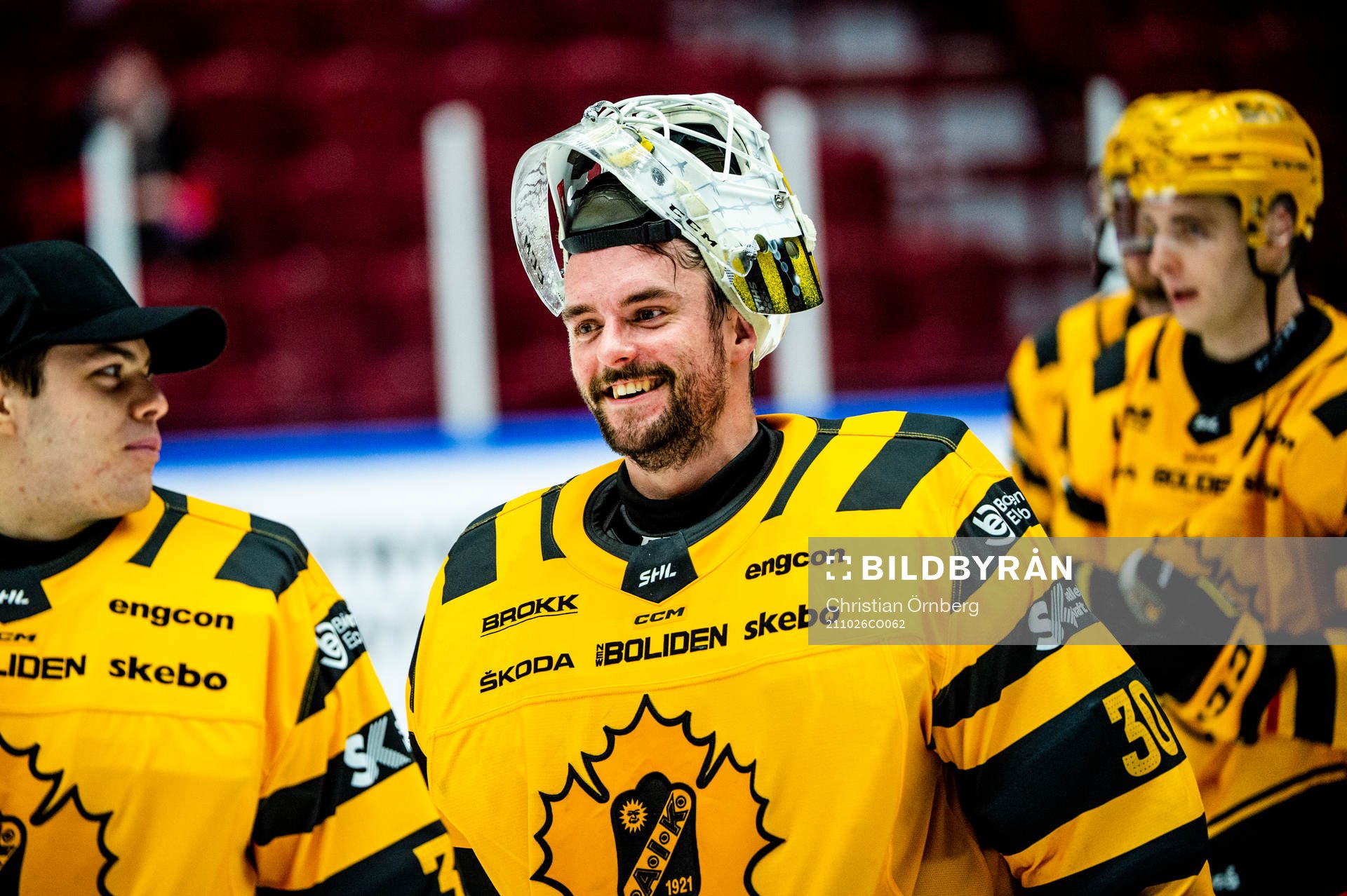 Skellefteås målvakt Gustaf Lindvall jublar