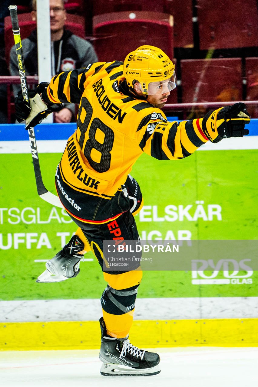 Skellefteås Jayce Hawryluk jublar