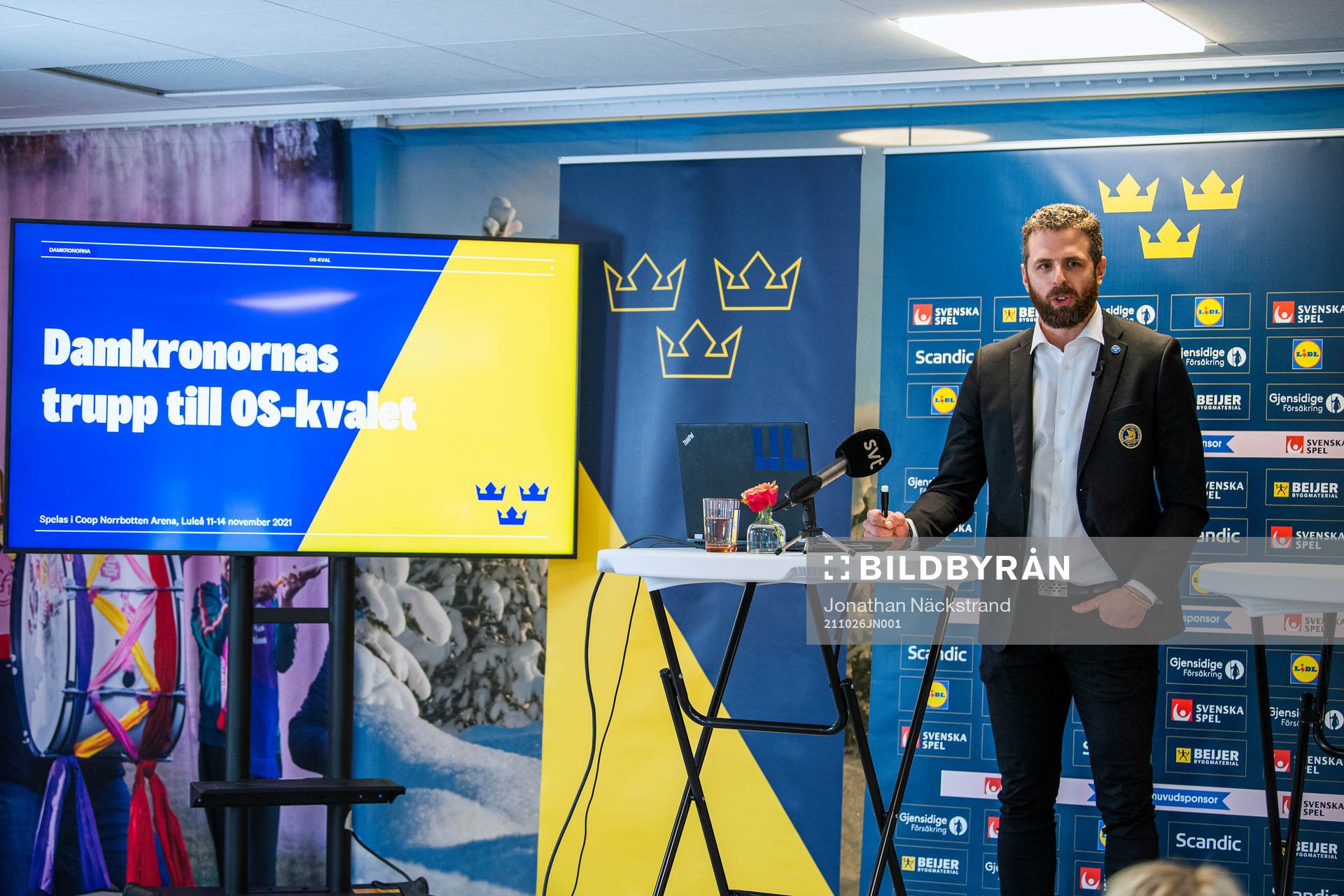 Damkronornas förbundskapten Ulf Lundberg presenterar