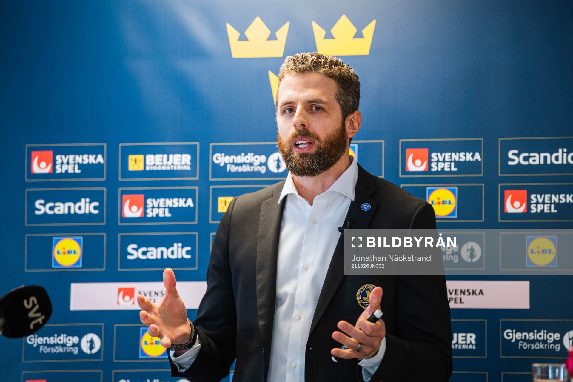 Damkronornas förbundskapten Ulf Lundberg presenterar