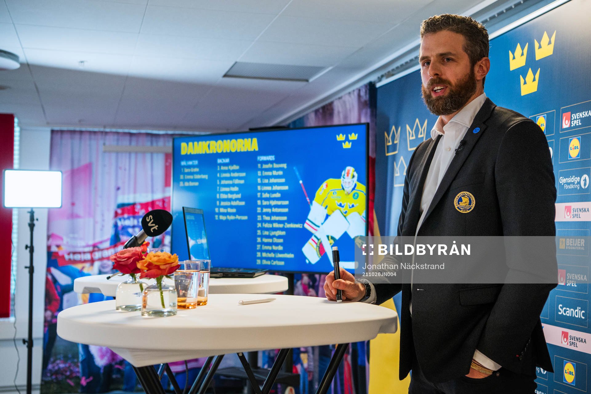 Damkronornas förbundskapten Ulf Lundberg presenterar