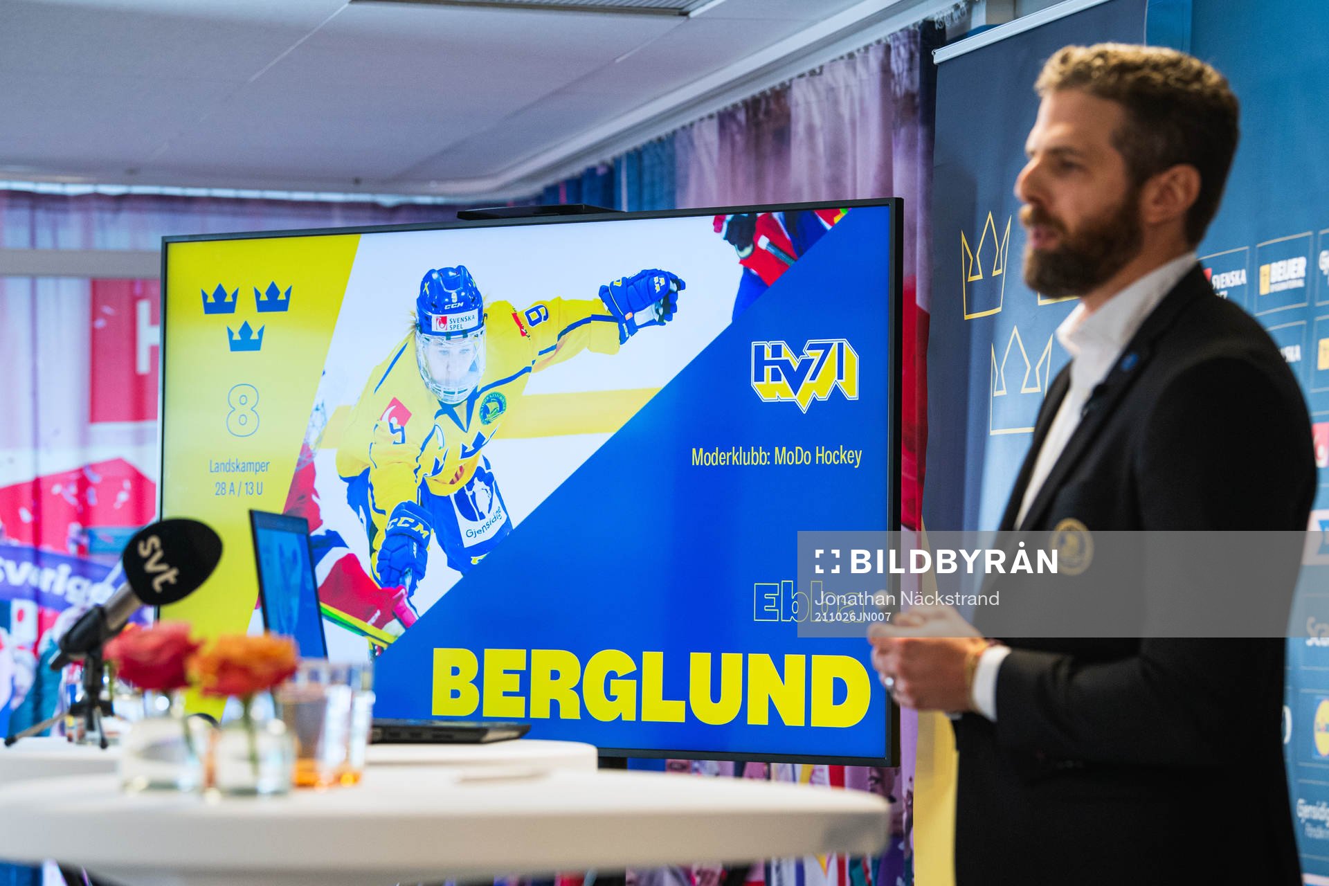Damkronornas förbundskapten Ulf Lundberg presenterar