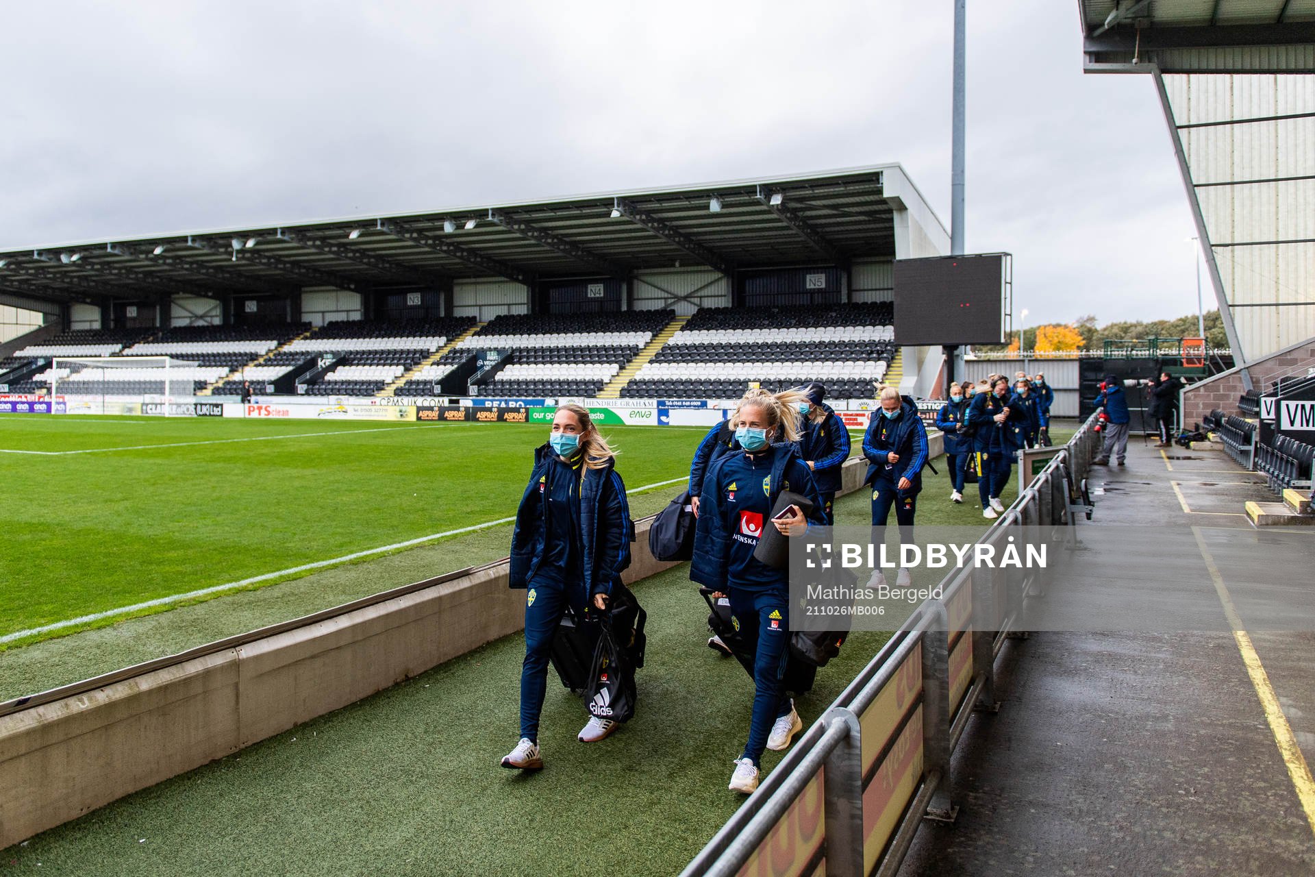 Elin Rubensson and Filippa Curmark arrive