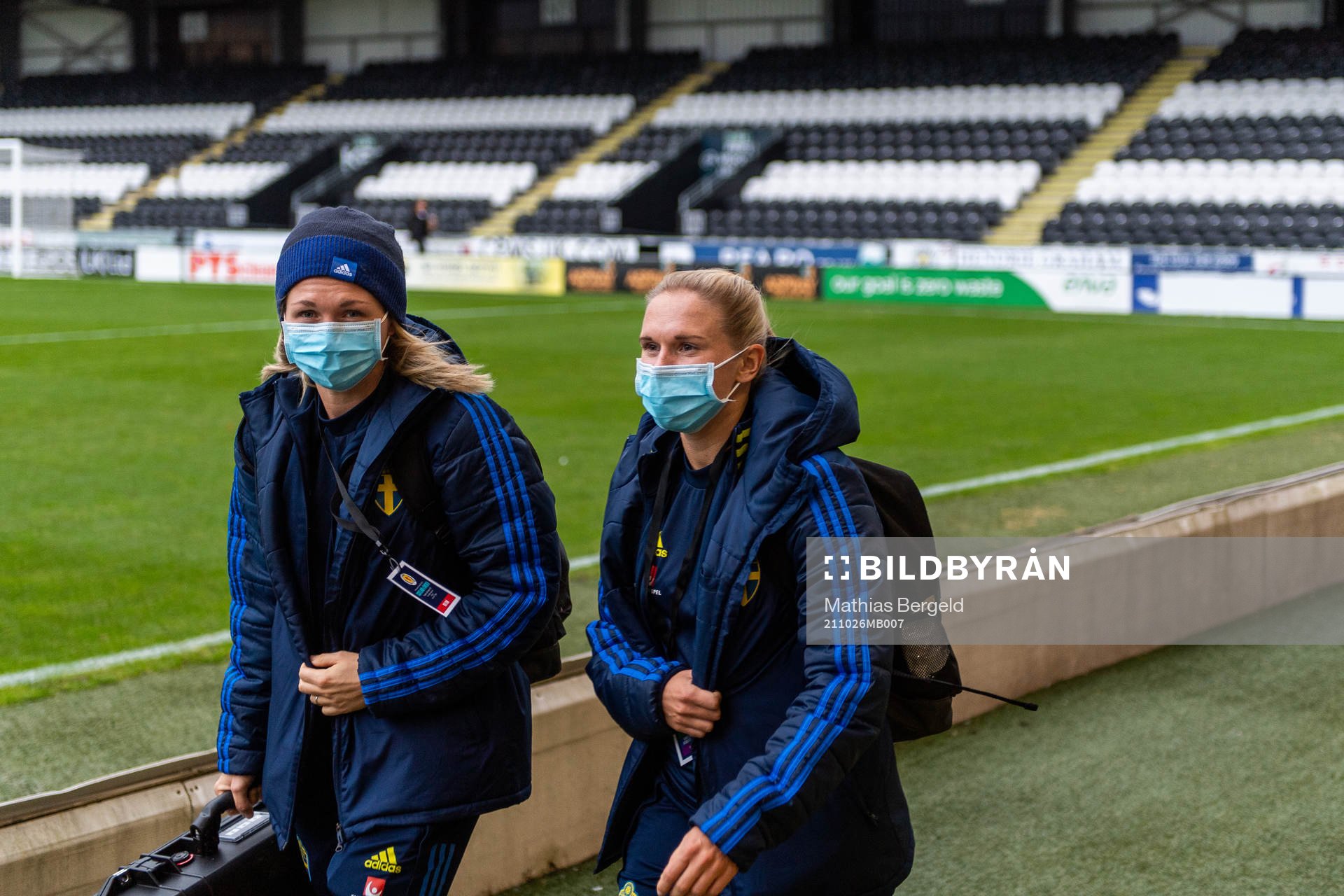 Goalkeeper Jennifer Falk and Jonna Andersson arrive